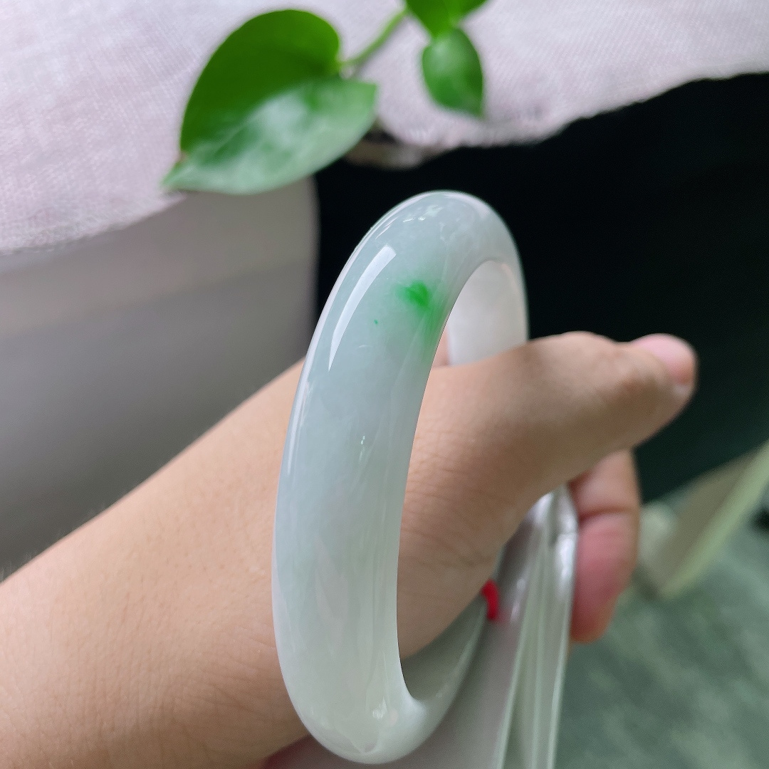 飘绿正圈，白底青，俏丽若三春之桃，精致玲珑，皮纹，ss53565a