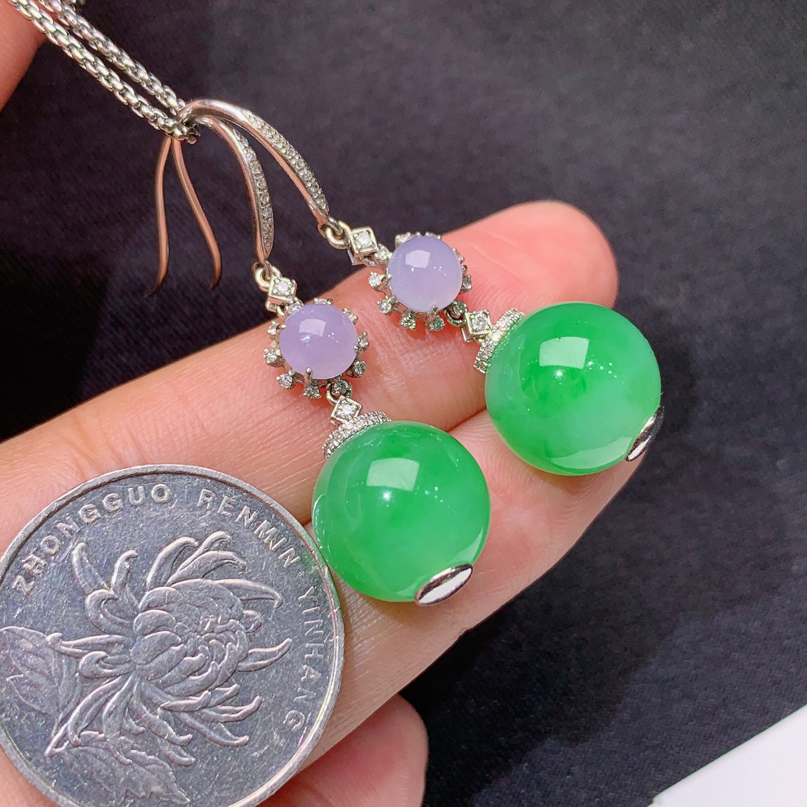 冰阳绿圆珠耳坠，18k金镶嵌，简约时尚，冰润色阳，种水足，Cj 裸石12.3