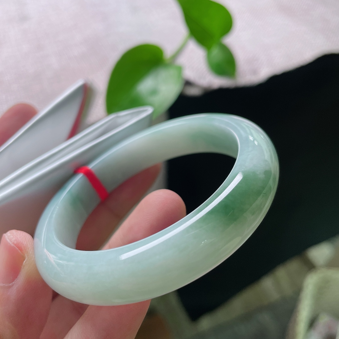 油青正圈，水润细腻，种老，佩戴沉稳内敛，简约百搭，无裂，ss54967a