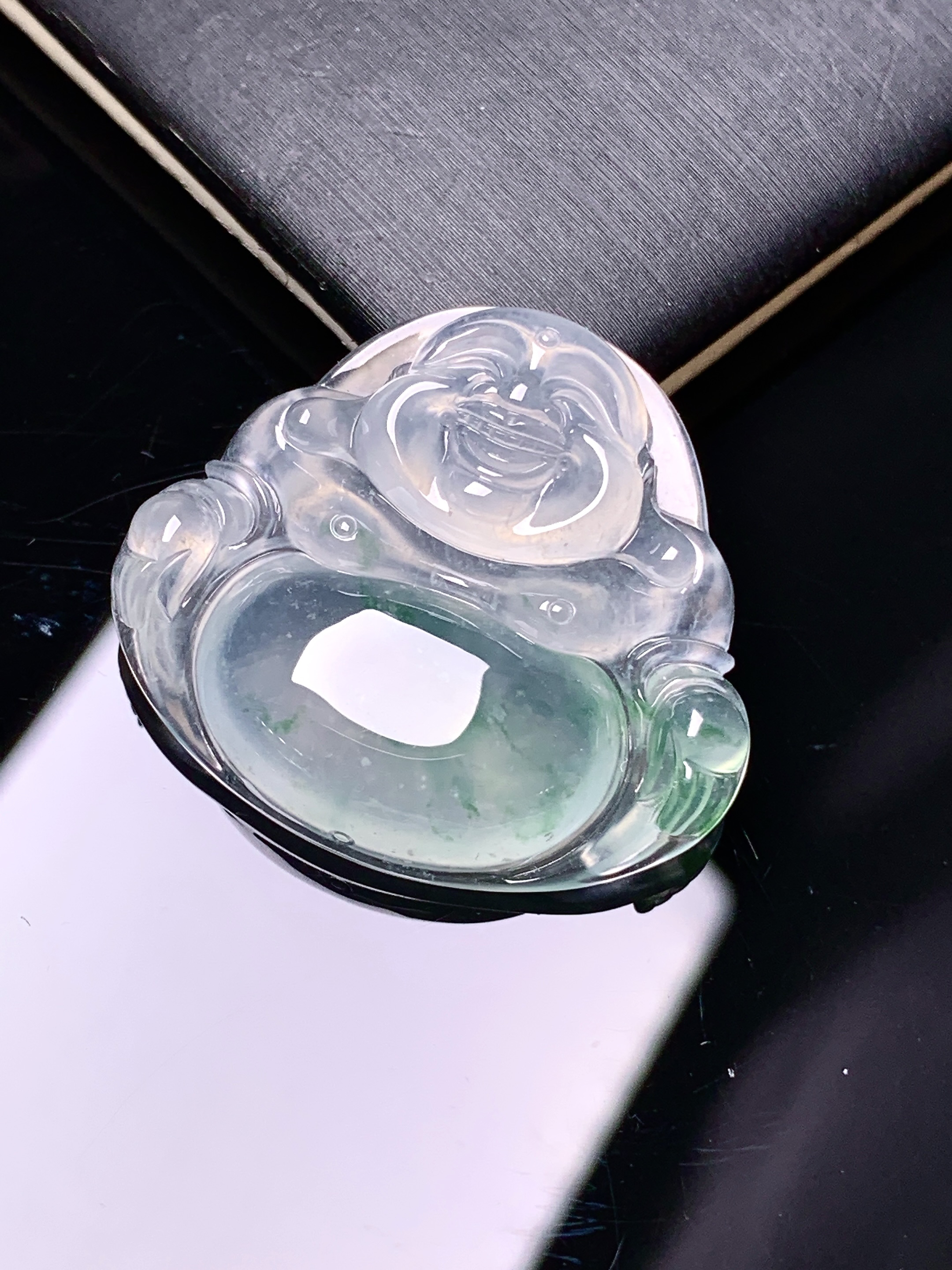 冰种飘绿佛公吊坠 玉质细腻 色泽艳丽清新 整体尺寸26*29.5*6 c1