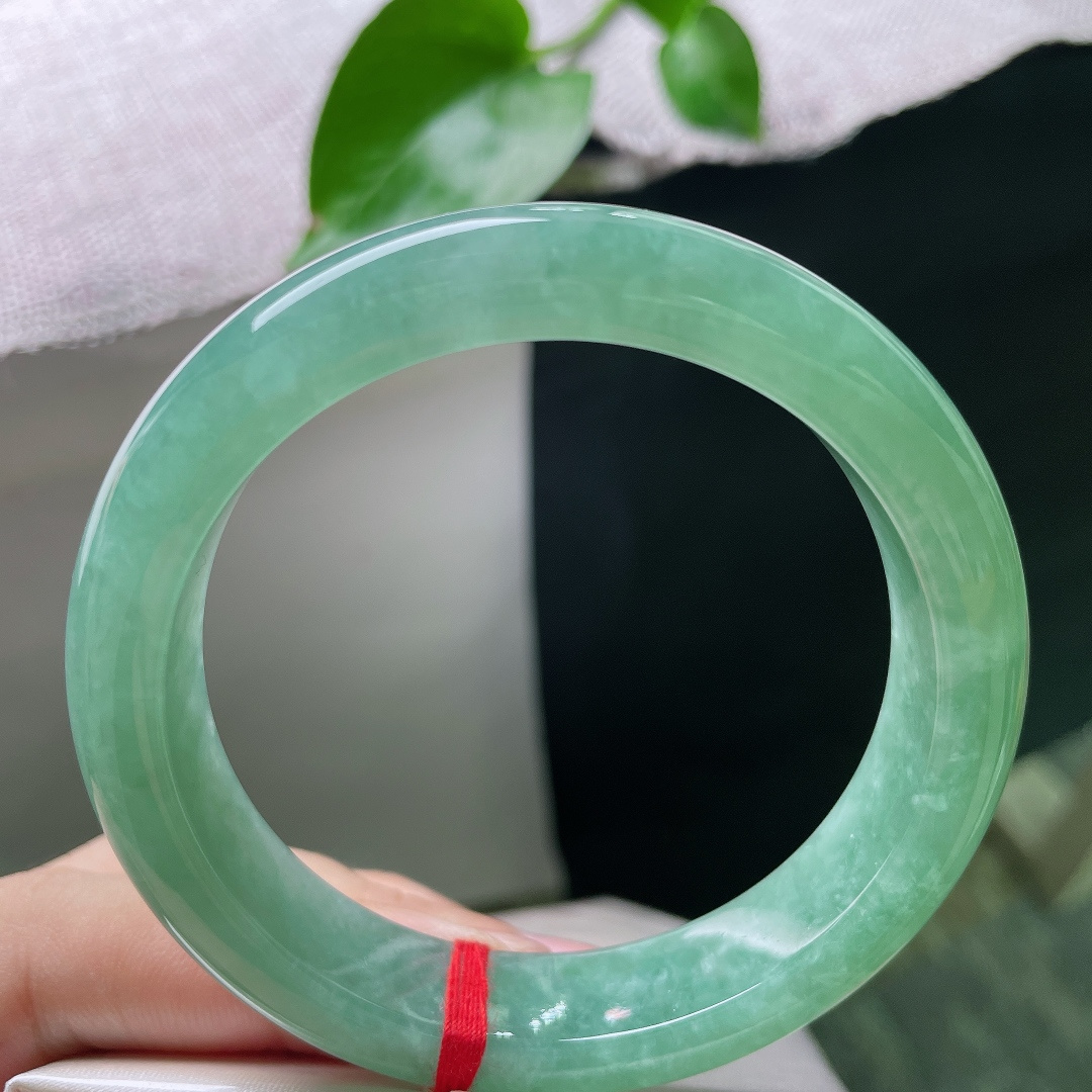 57.4/12.8/8.5，绿底正圈，满色匀称，种老，将一整个夏天戴在腕间，有纹，ss54782a