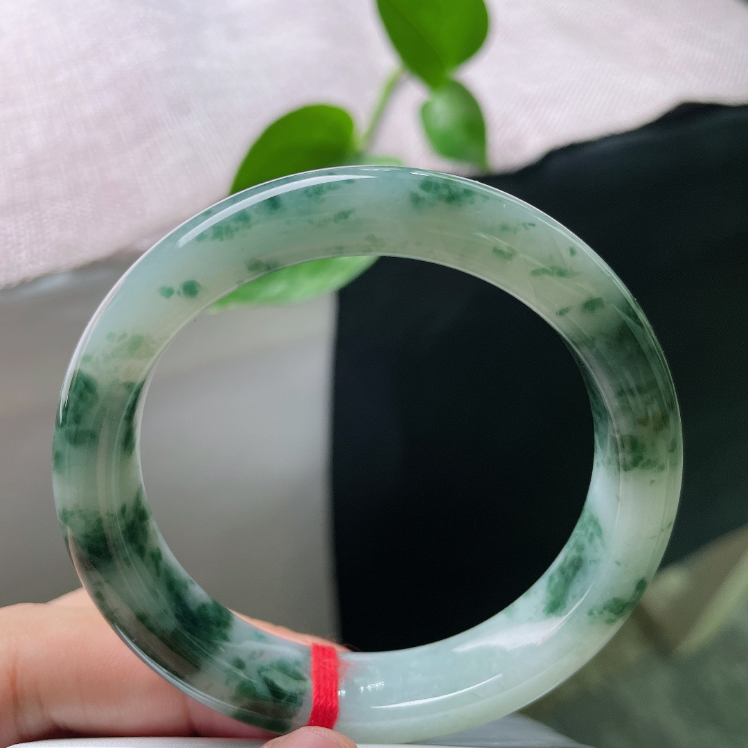 54.1/11.9/8.3飘花正圈，水润，种老，镯心起涟漪，花影落人间。有纹，ss51327a