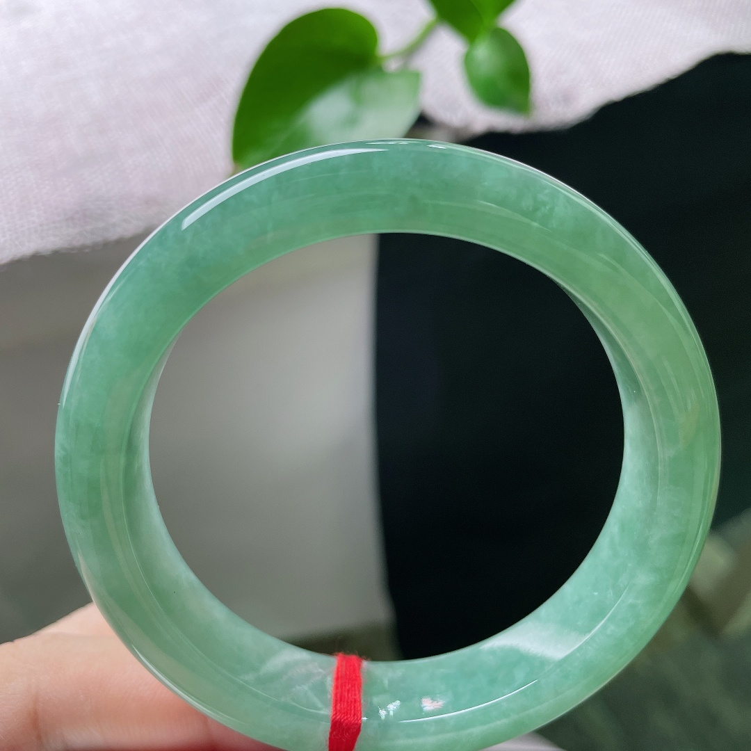 57.4/12.8/8.5，绿底正圈，满色匀称，种老，将一整个夏天戴在腕间，有纹，ss54782a