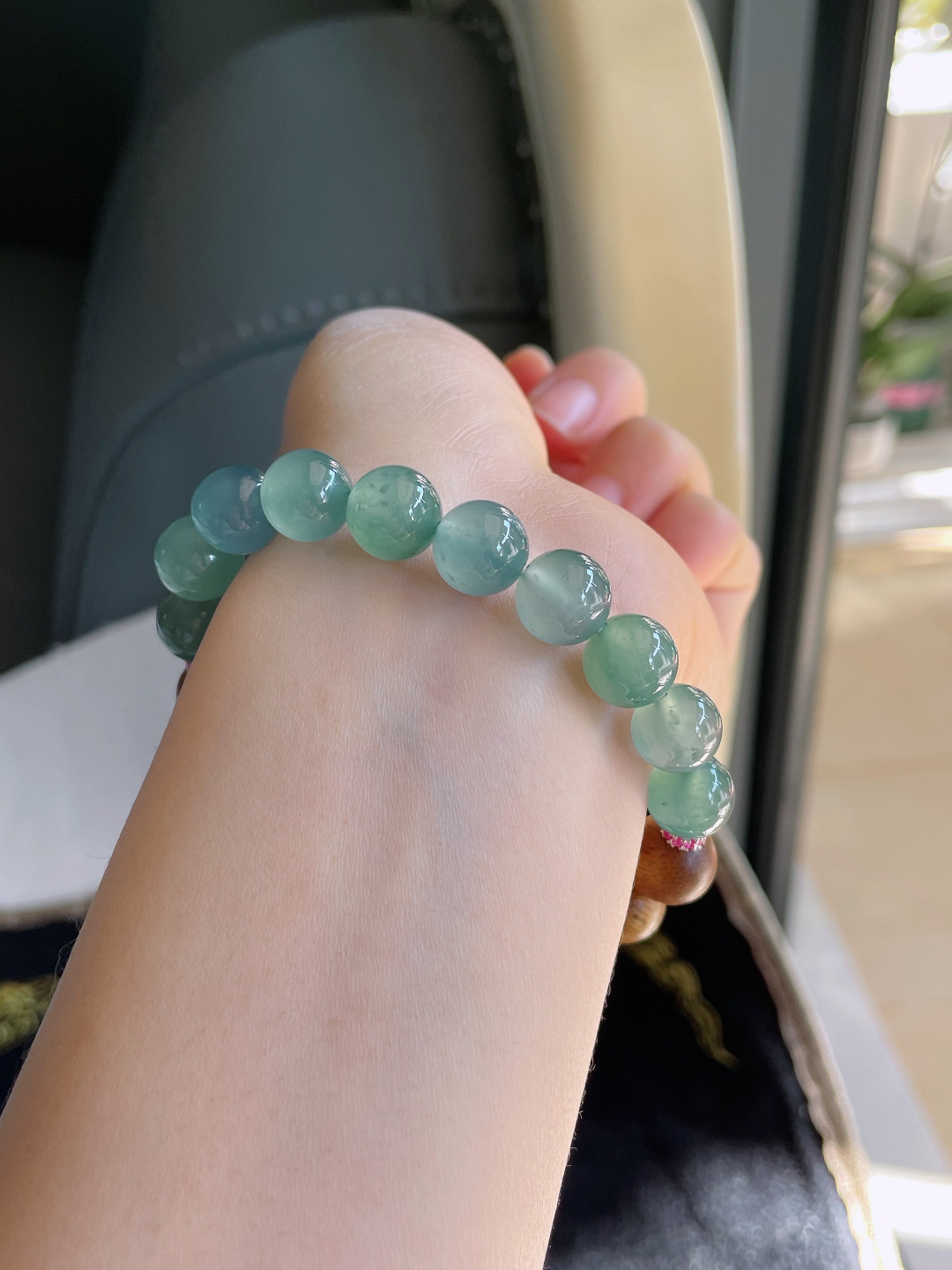 天然翡翠A货，冰多宝搭配沉香木手串，尺寸：10mm。【编3863】