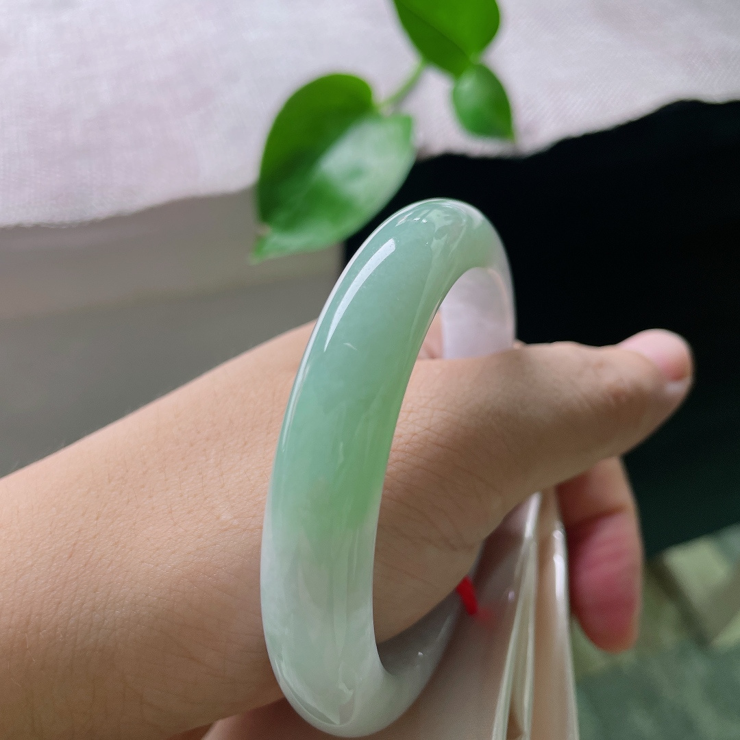 55/11.6/8.6绿底正圈，水润细腻，半山水有相逢，清新简约，无裂，ss54944a