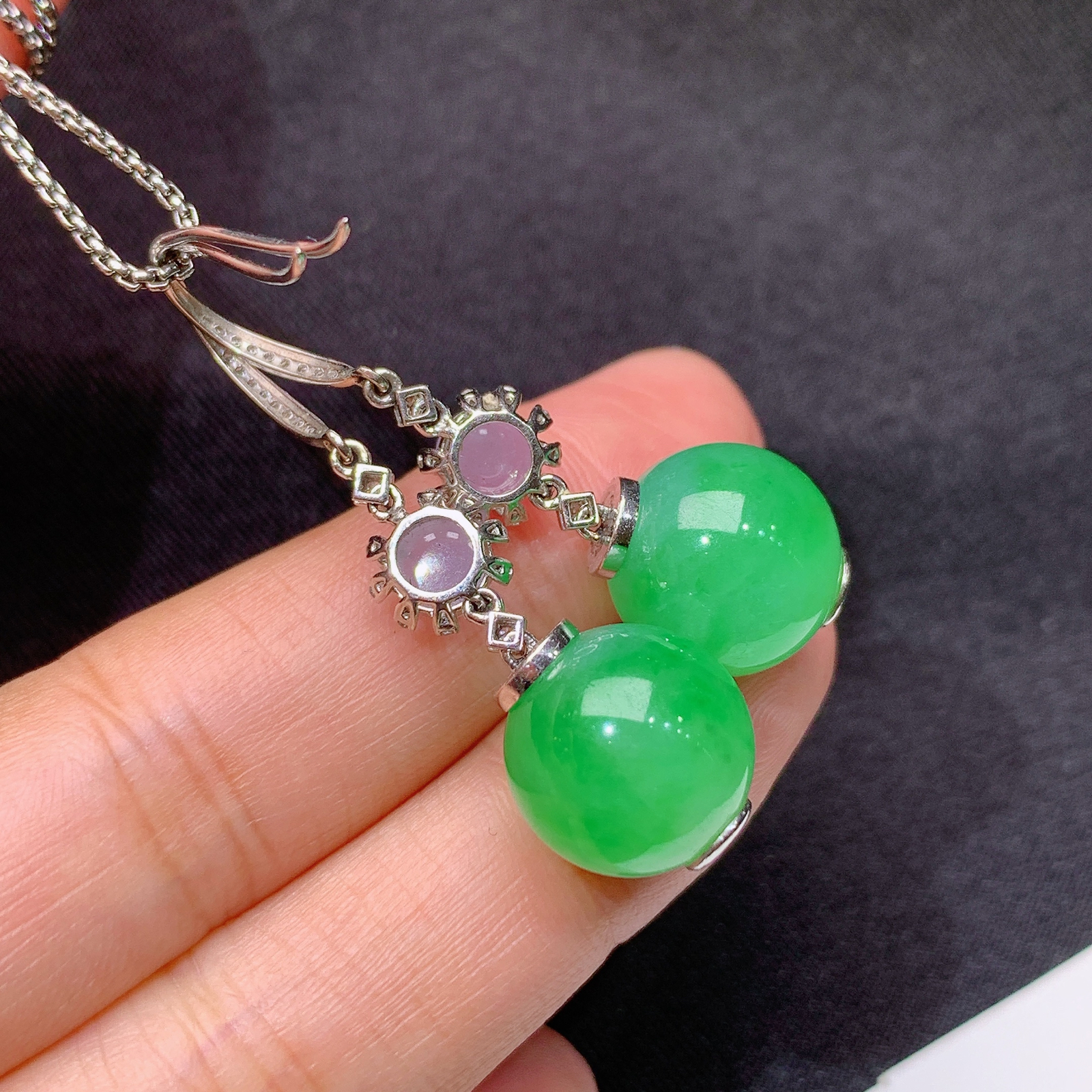 冰阳绿圆珠耳坠，18k金镶嵌，简约时尚，冰润色阳，种水足，Cj 裸石12.3