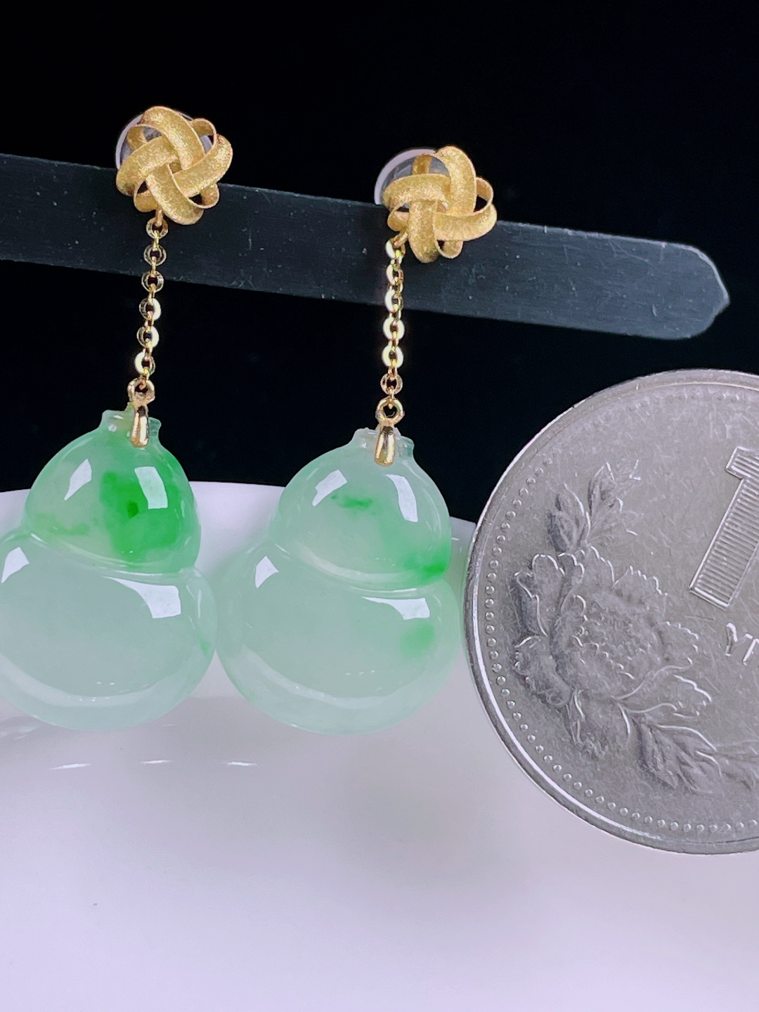 ️冰绿葫芦耳坠，老种起光，细底通透，尺寸：裸石16/13/3.8mm0620