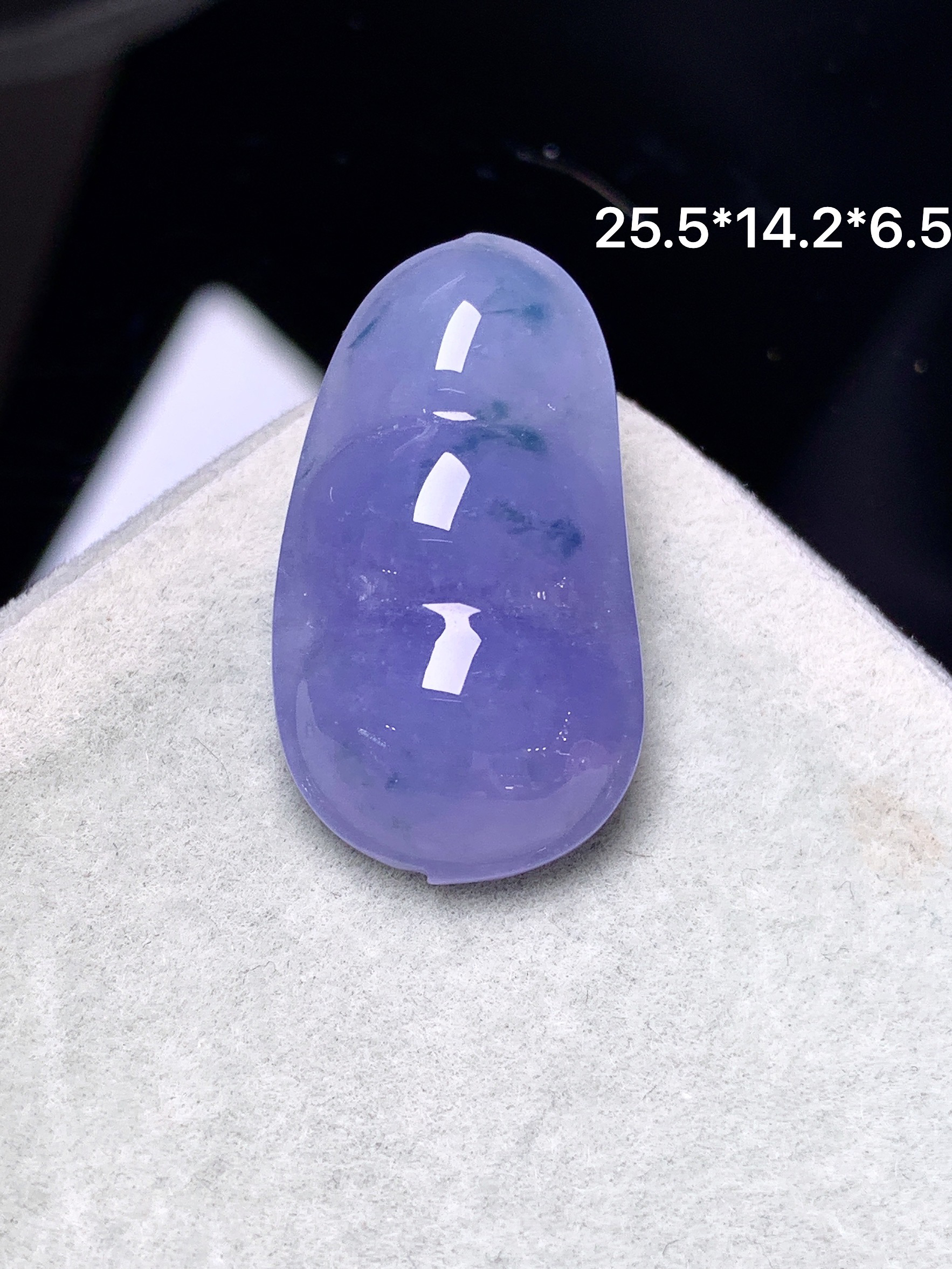镶嵌款 紫罗兰四季豆吊坠 玉质细腻 色泽艳丽清新 整体尺寸25.5*14.2*6.5 j6