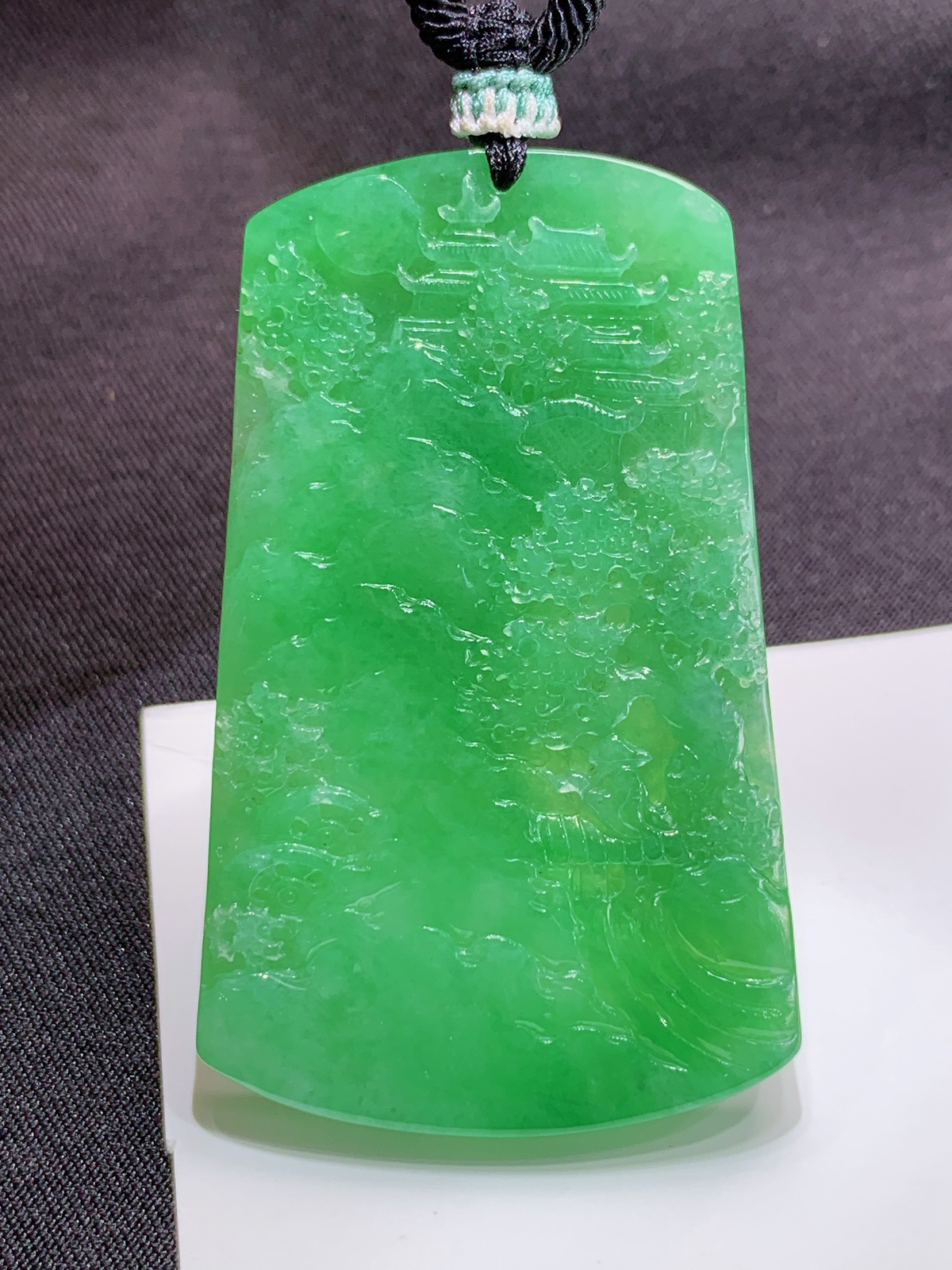 阳绿山水牌吊坠 厚装种老，冰润细腻，种水足，Xs 尺寸58.3*36.3*5.5