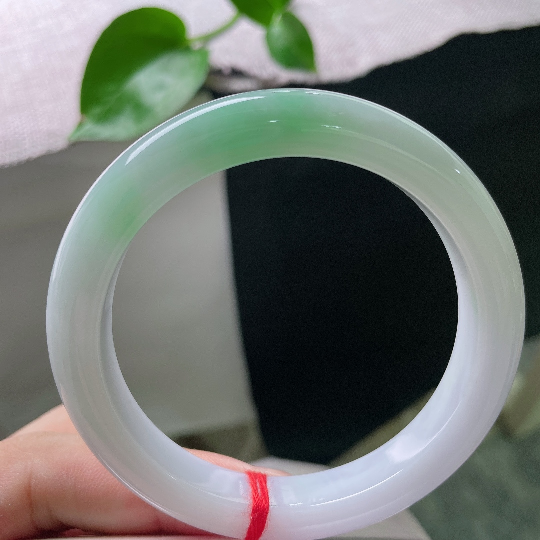 56.6/10.4/8.8 春彩正圈，细腻，优雅，淡紫为底，翠色点缀，上手显贵气，ss54843a