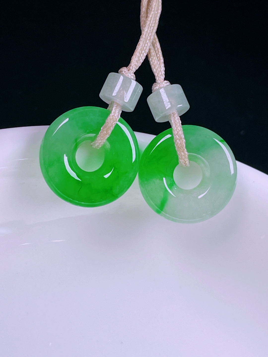 ️冰绿耳坠，老种起光，细底通透，尺寸：12.9/3.2mm0620