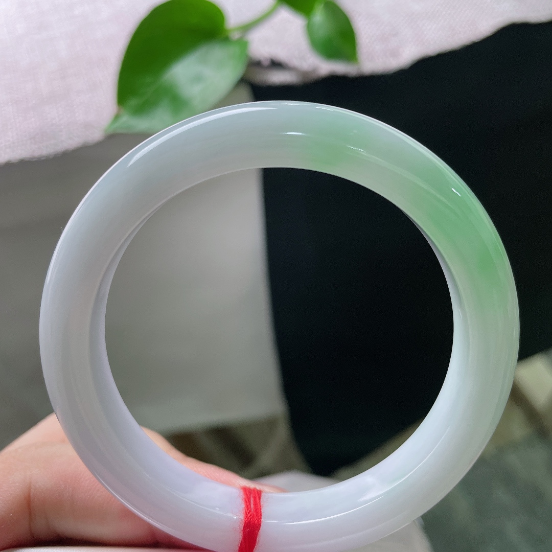 56.6/10.4/8.8 春彩正圈，细腻，优雅，淡紫为底，翠色点缀，上手显贵气，ss54843a