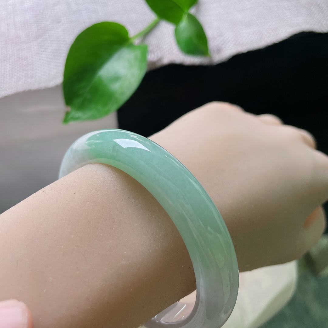 55/11.6/8.6绿底正圈，水润细腻，半山水有相逢，清新简约，无裂，ss54944a