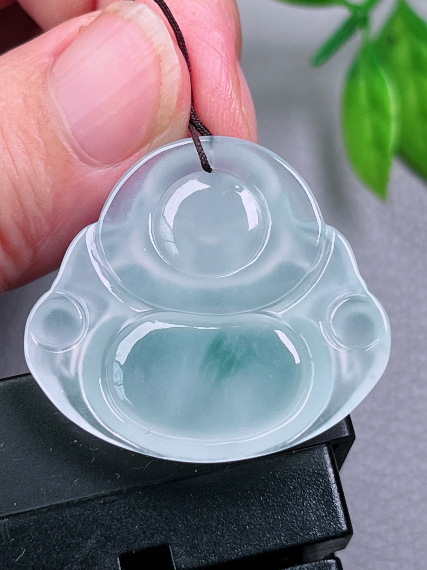 高冰种佛公，无裂，干净油洁，冰透水润，起荧光，尺寸：30-33-6.2