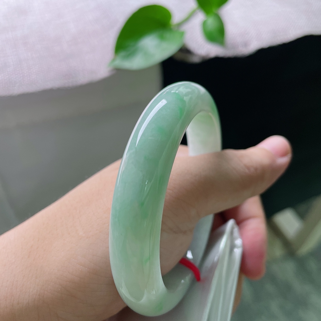 57.8/12.8/8.7飘绿正圈，水润细腻，温婉可人，优雅大方，晶体纹，ss53568a