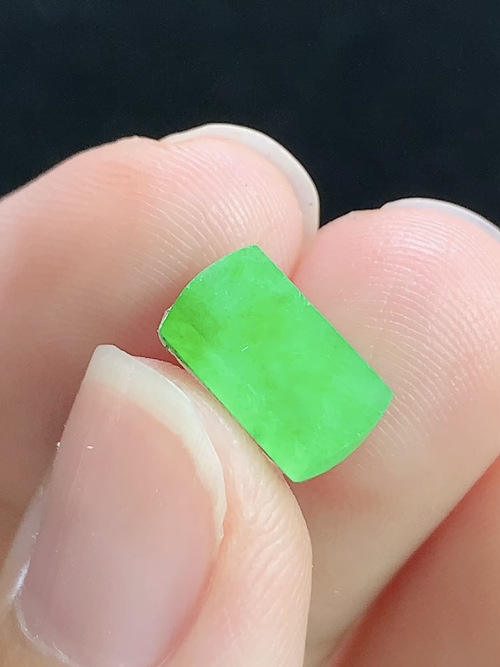满绿马鞍戒面，无裂，尺寸10-5.7-2.0mm，L20xjo