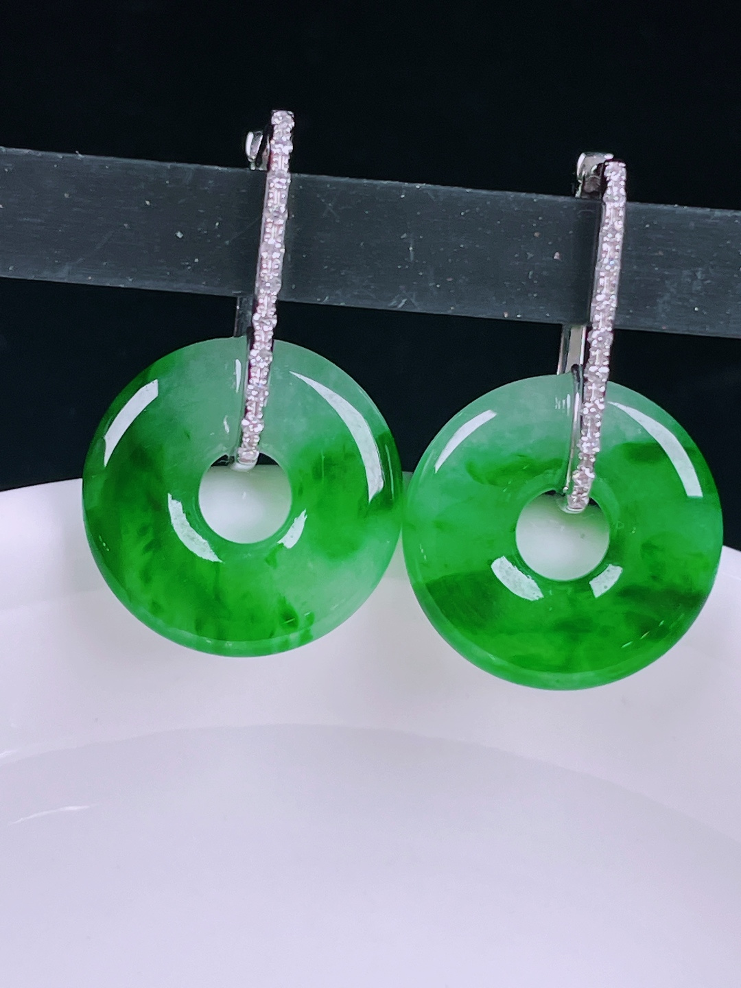 ️辣绿耳坠，老种起光，细底通透，尺寸：裸石14/2.8mm0620