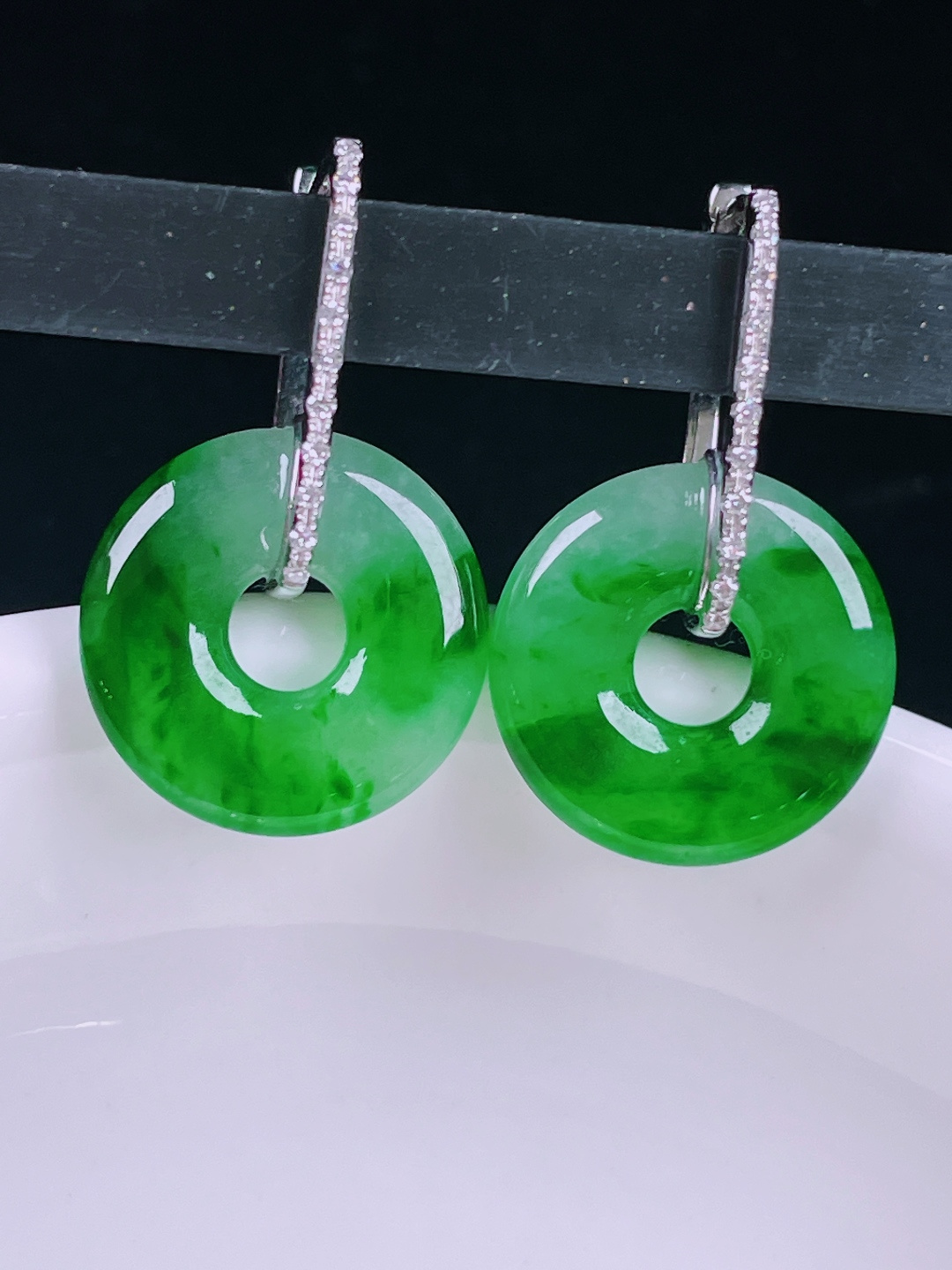 ️辣绿耳坠，老种起光，细底通透，尺寸：裸石14/2.8mm0620