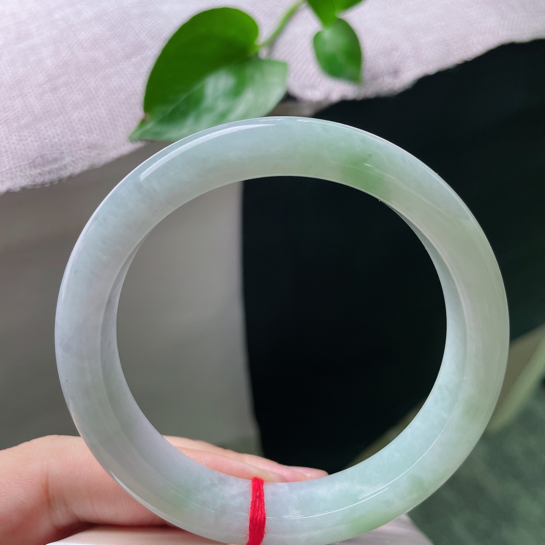 60.7/12.6/8.5飘绿正圈，水润细腻，悠悠的云里有淡淡的诗，贵气，皮线，ss54785a