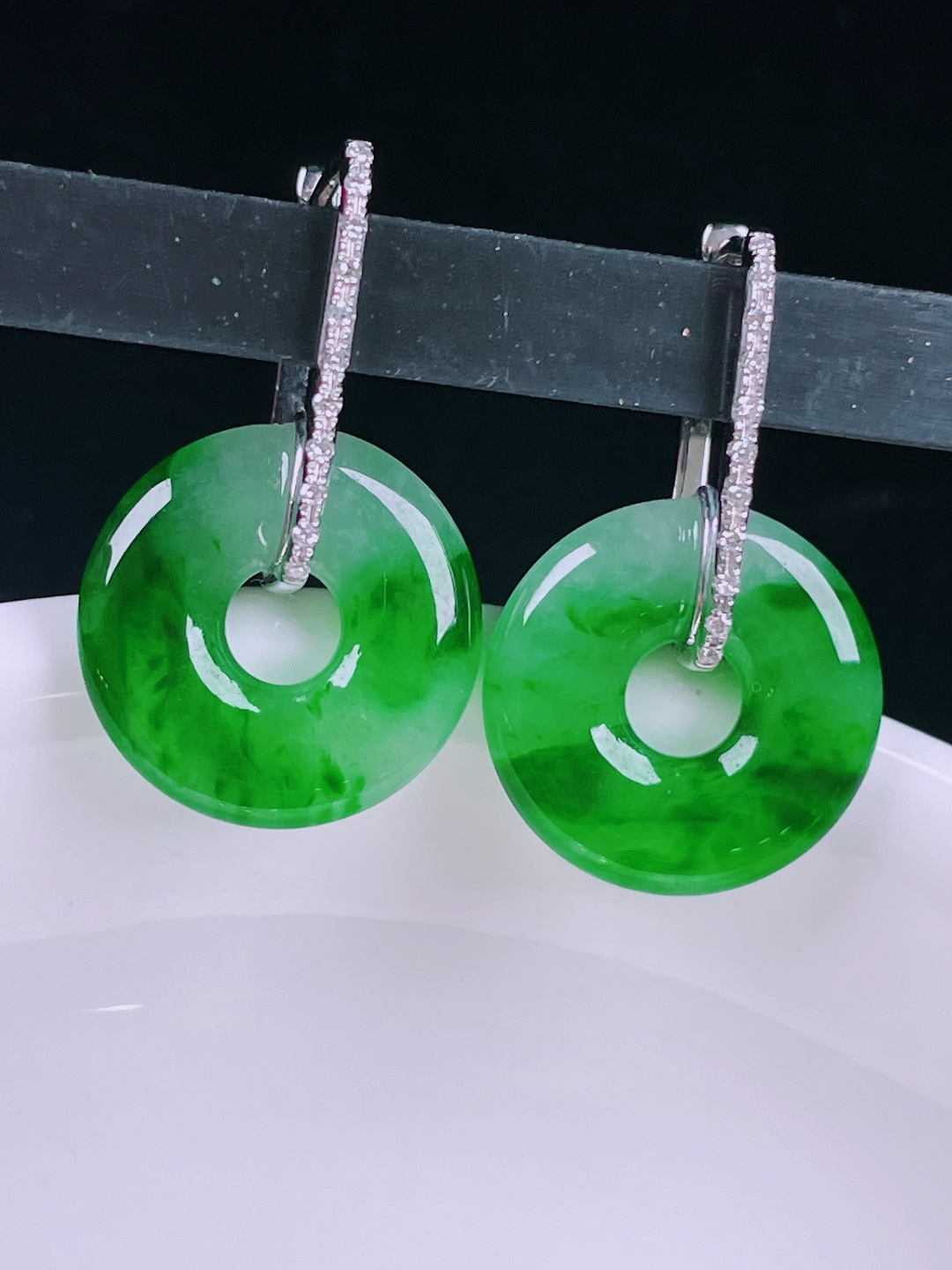 ️辣绿耳坠，老种起光，细底通透，尺寸：裸石14/2.8mm0620