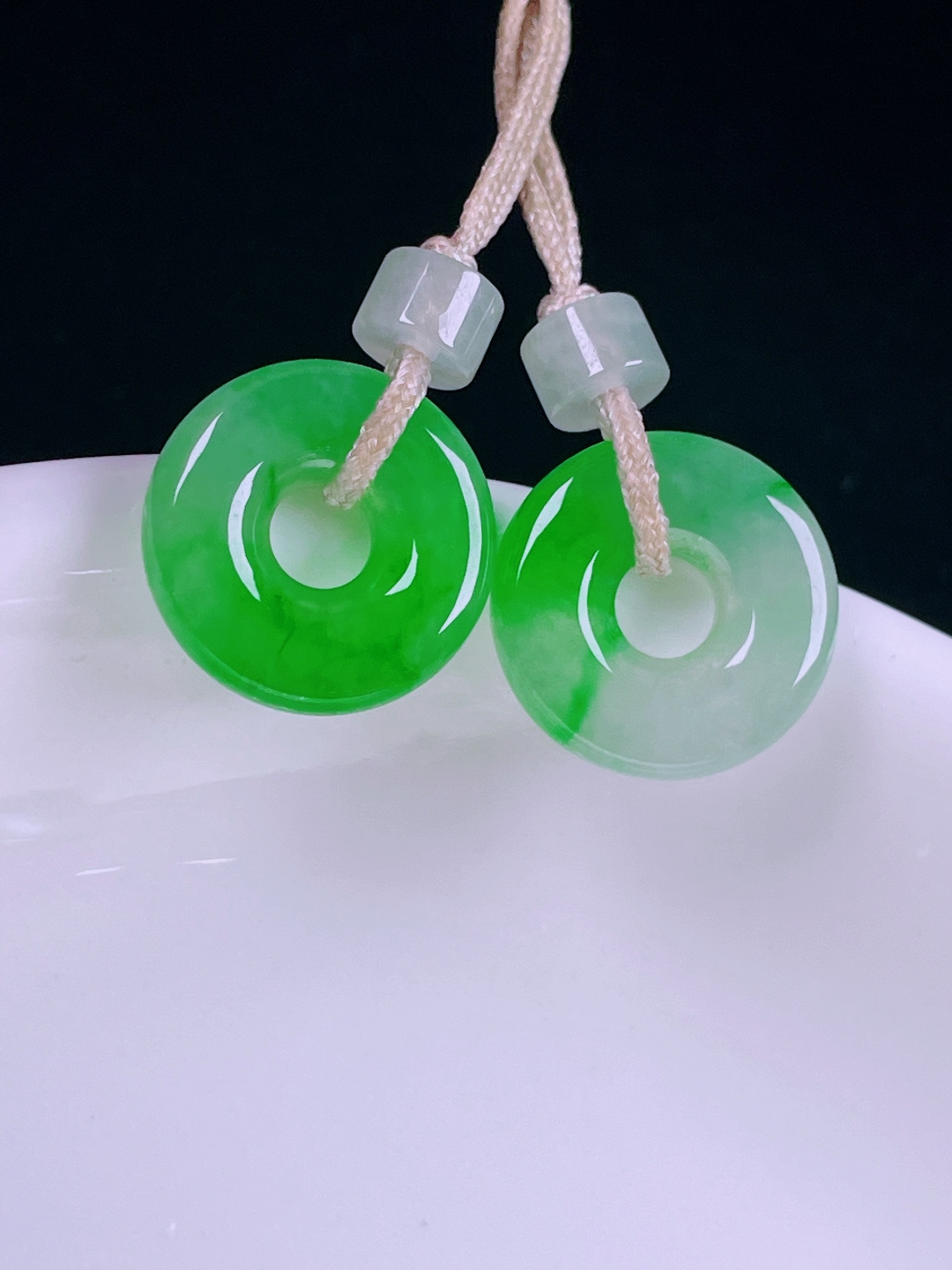 ️冰绿耳坠，老种起光，细底通透，尺寸：12.9/3.2mm0620