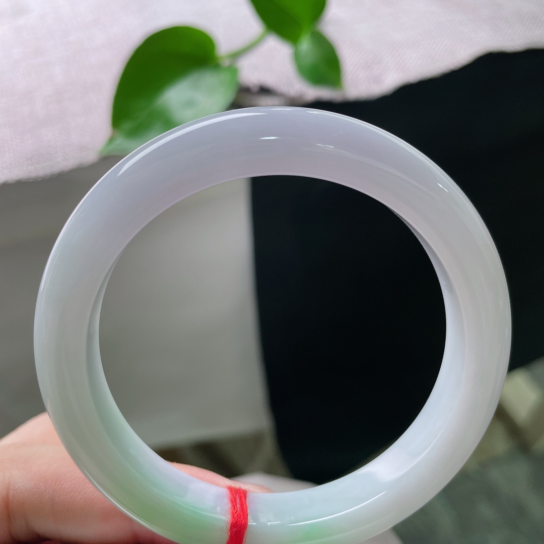 56.6/10.4/8.8 春彩正圈，细腻，优雅，淡紫为底，翠色点缀，上手显贵气，ss54843a