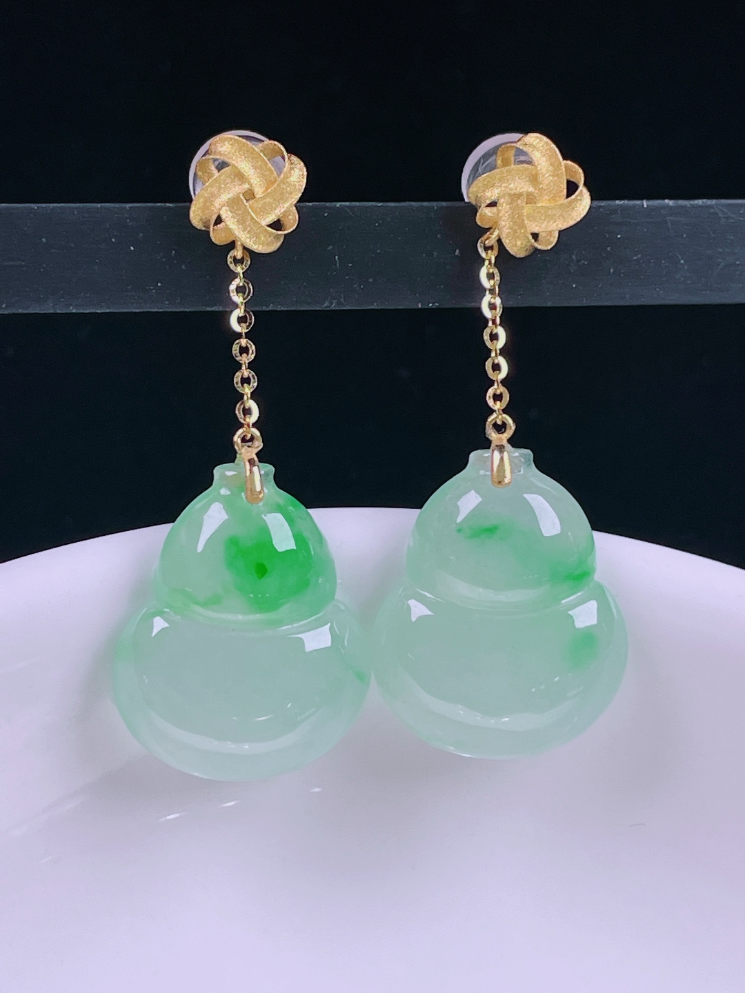 ️冰绿葫芦耳坠，老种起光，细底通透，尺寸：裸石16/13/3.8mm0620