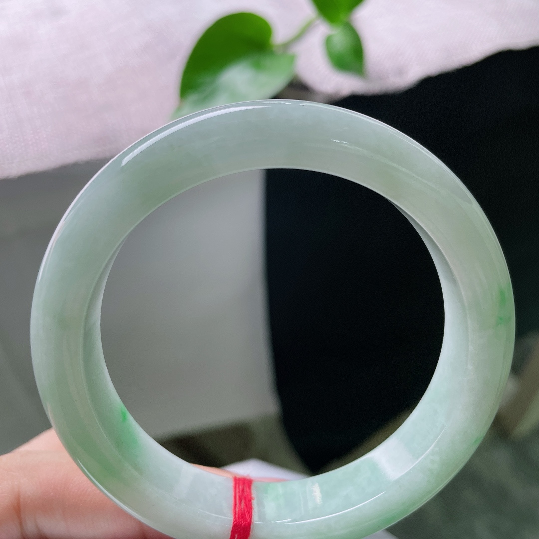 57.8/12.8/8.7飘绿正圈，水润细腻，温婉可人，优雅大方，晶体纹，ss53568a
