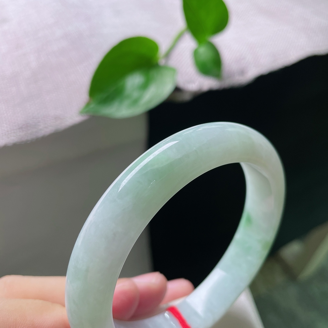 60.7/12.6/8.5飘绿正圈，水润细腻，悠悠的云里有淡淡的诗，贵气，皮线，ss54785a