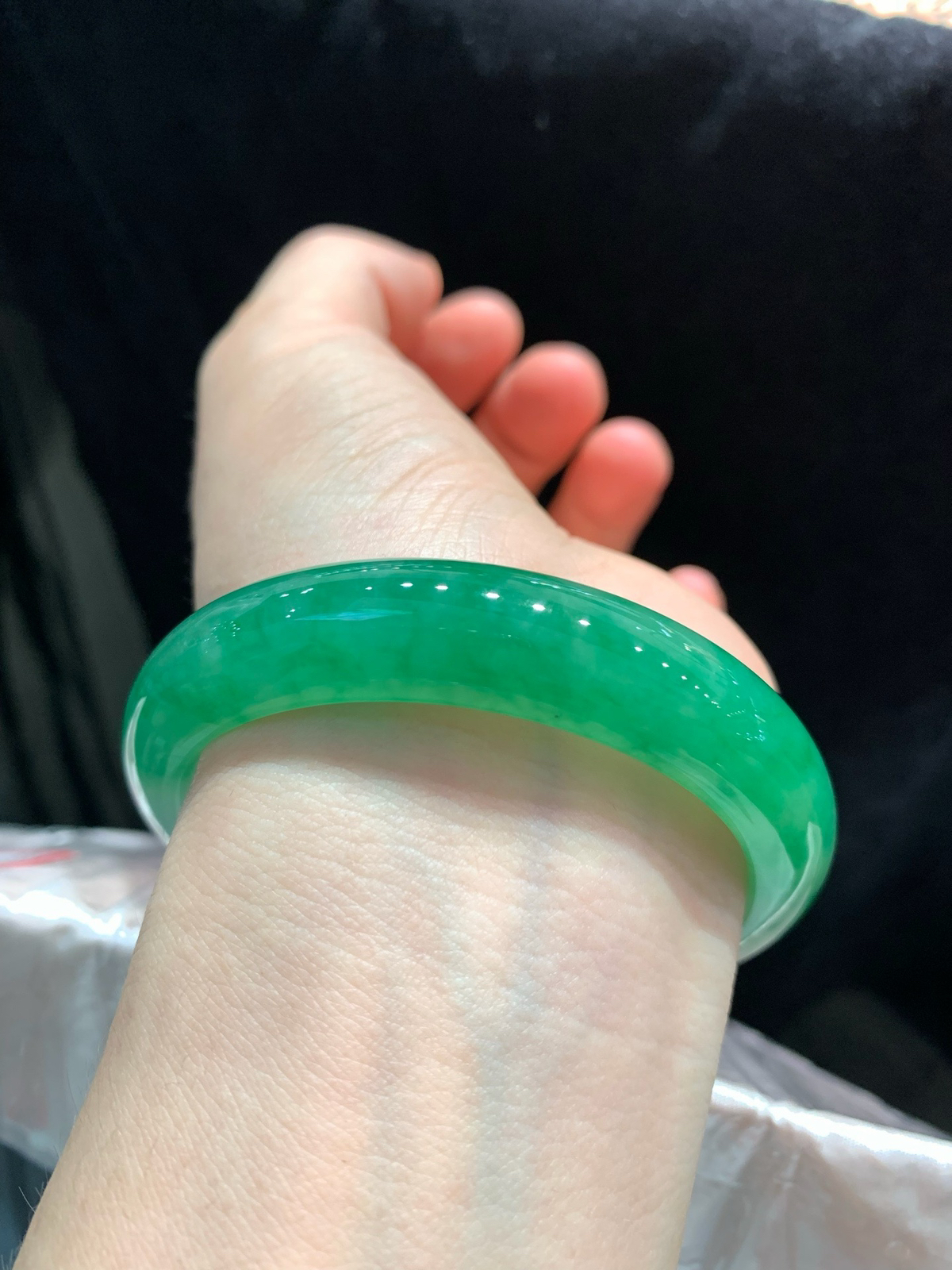 尺寸55.1/12.1/8.2，带色手镯
水润细腻 有种有色