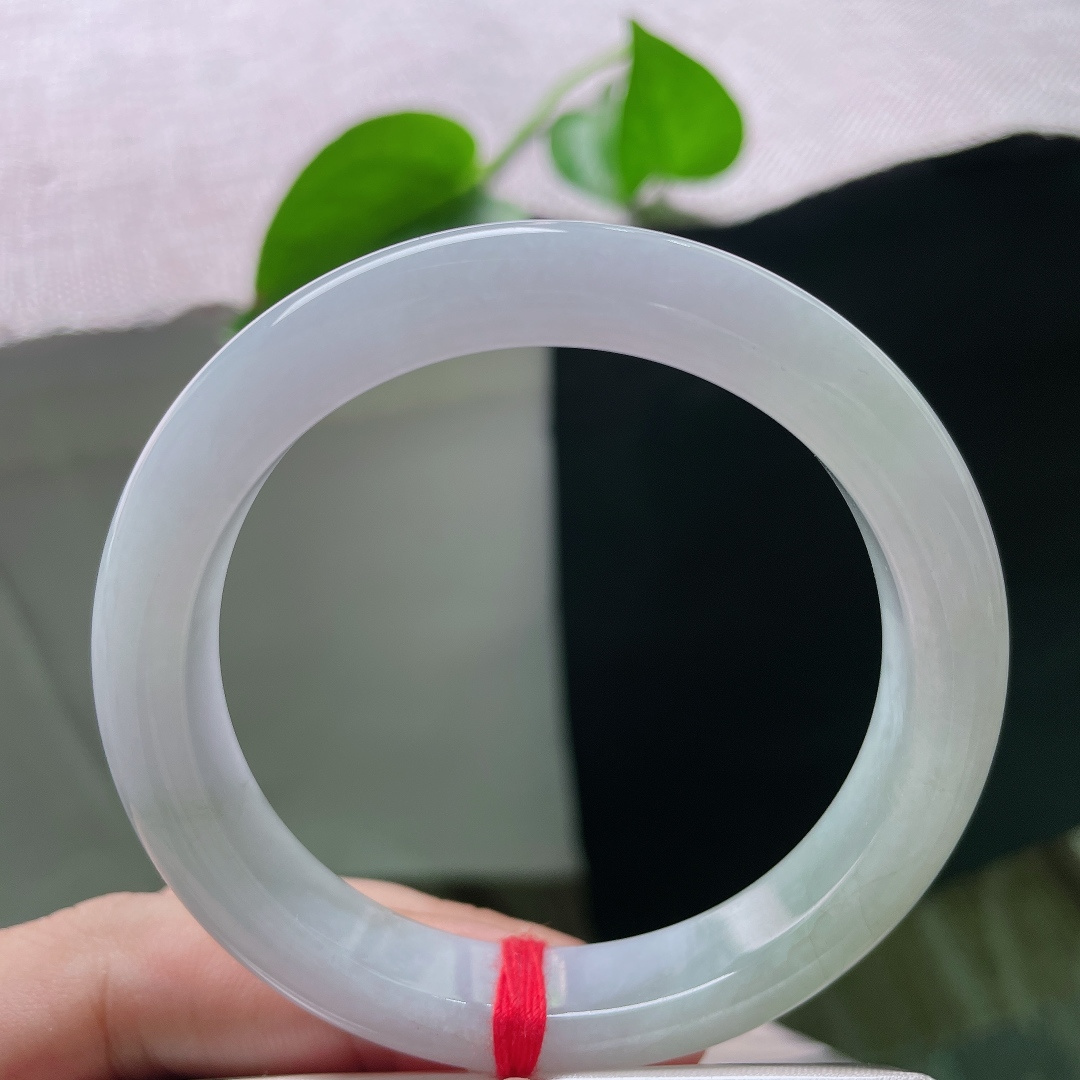 54.6/11.2/8.3，淡绿底正圈，清秀雅致，水头好，种老，干净，色线，ss55210a