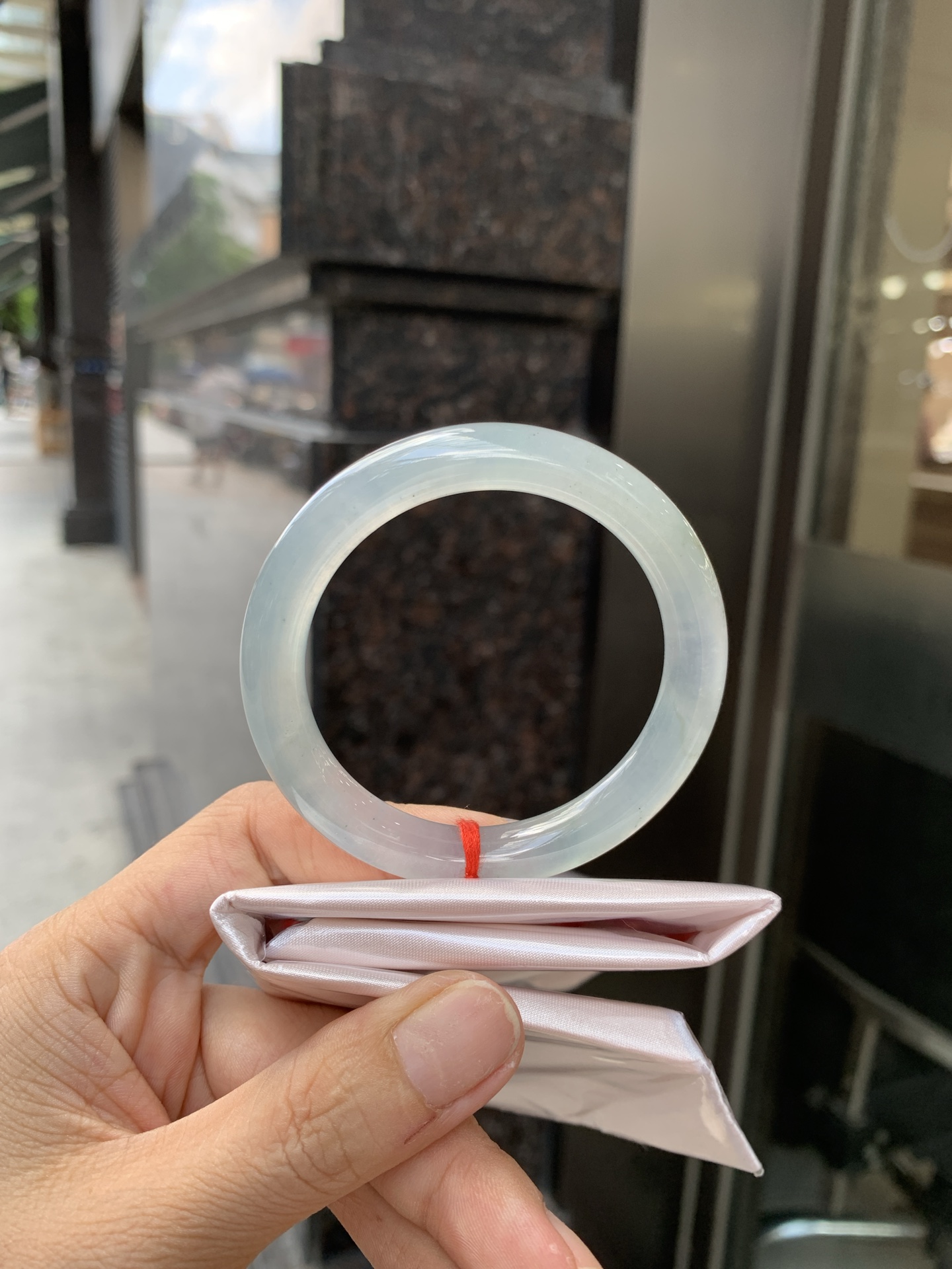 冰晴美人条 50.6-8.1-8.8 0621-65-14041 打灯细纹，底妆冰润细腻，清爽耐看的冰晴底色均匀，夏季美好的冰凉感，时而晴时而蓝，随光线变化如梦如幻。