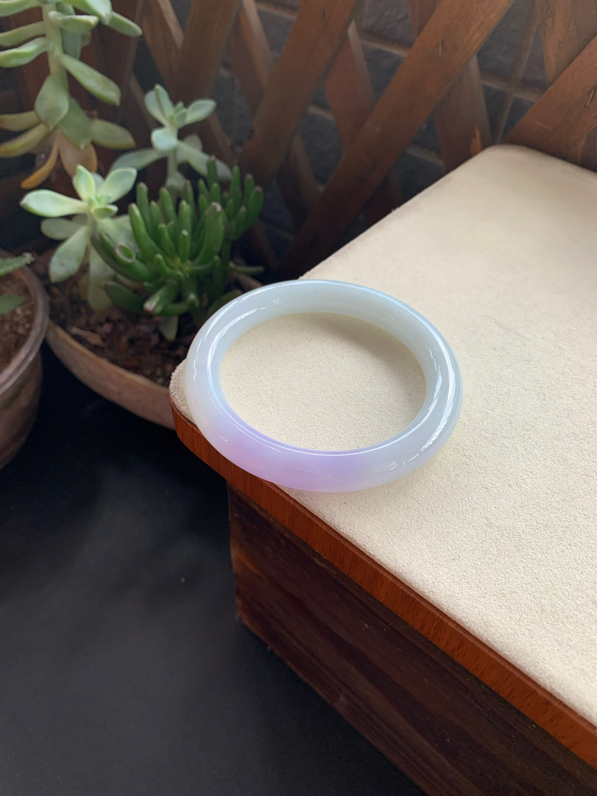 60圈口紫罗兰圆条手镯