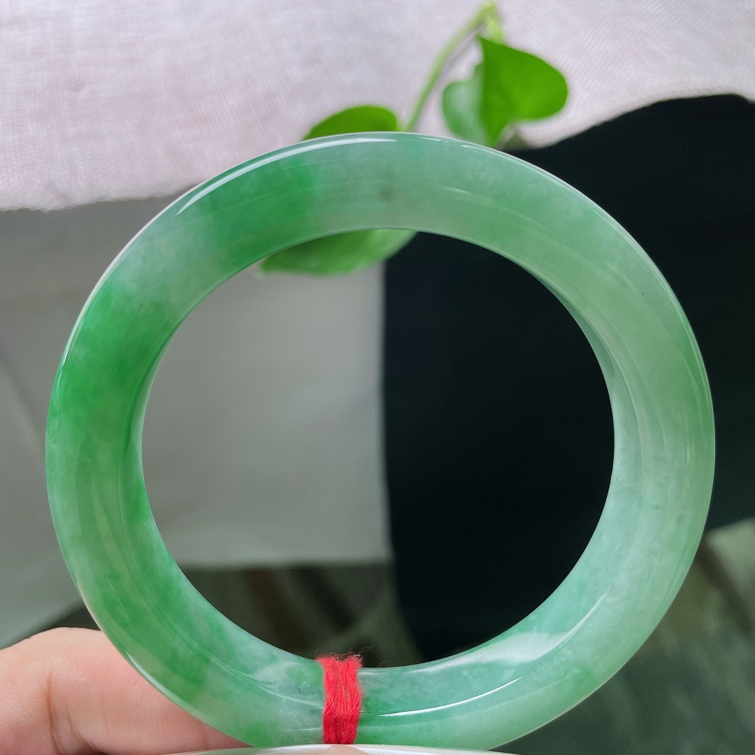 60.8/11.7/10.2绿底正圈，水润细腻，翠色伊人，郁郁葱葱，传承之美，贵气，无裂，ss53419a