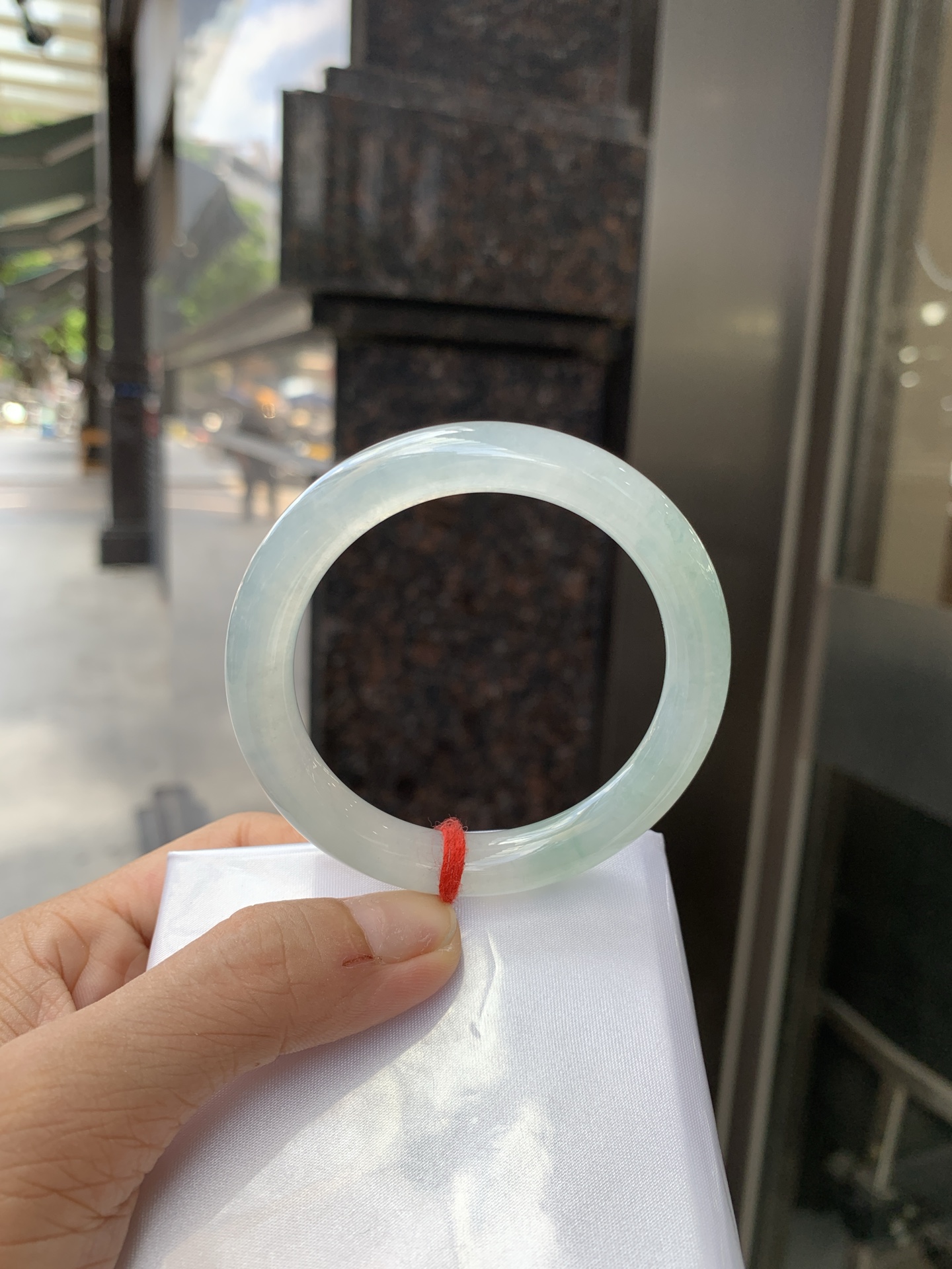 淡晴美人条 51.2-8.3-8.8 0621-65-14131 打灯长纹，底妆胶润，清爽耐看的均匀晴底，夏季美好的冰凉感，时而晴而晴蓝，随光线变化如梦如幻。