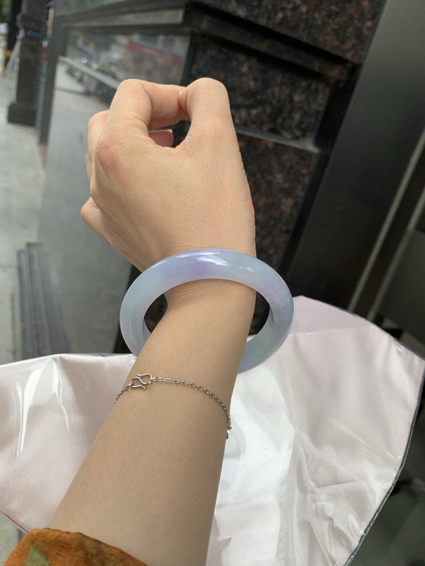 春彩正圈 56-9.3-11.3 0621-N930-3 打灯棉线，底妆水润，绿花色碰上梦幻般的春，像是融化了的春天，所有的美好交织在一起，让人心生宁静而淡淡的欢喜