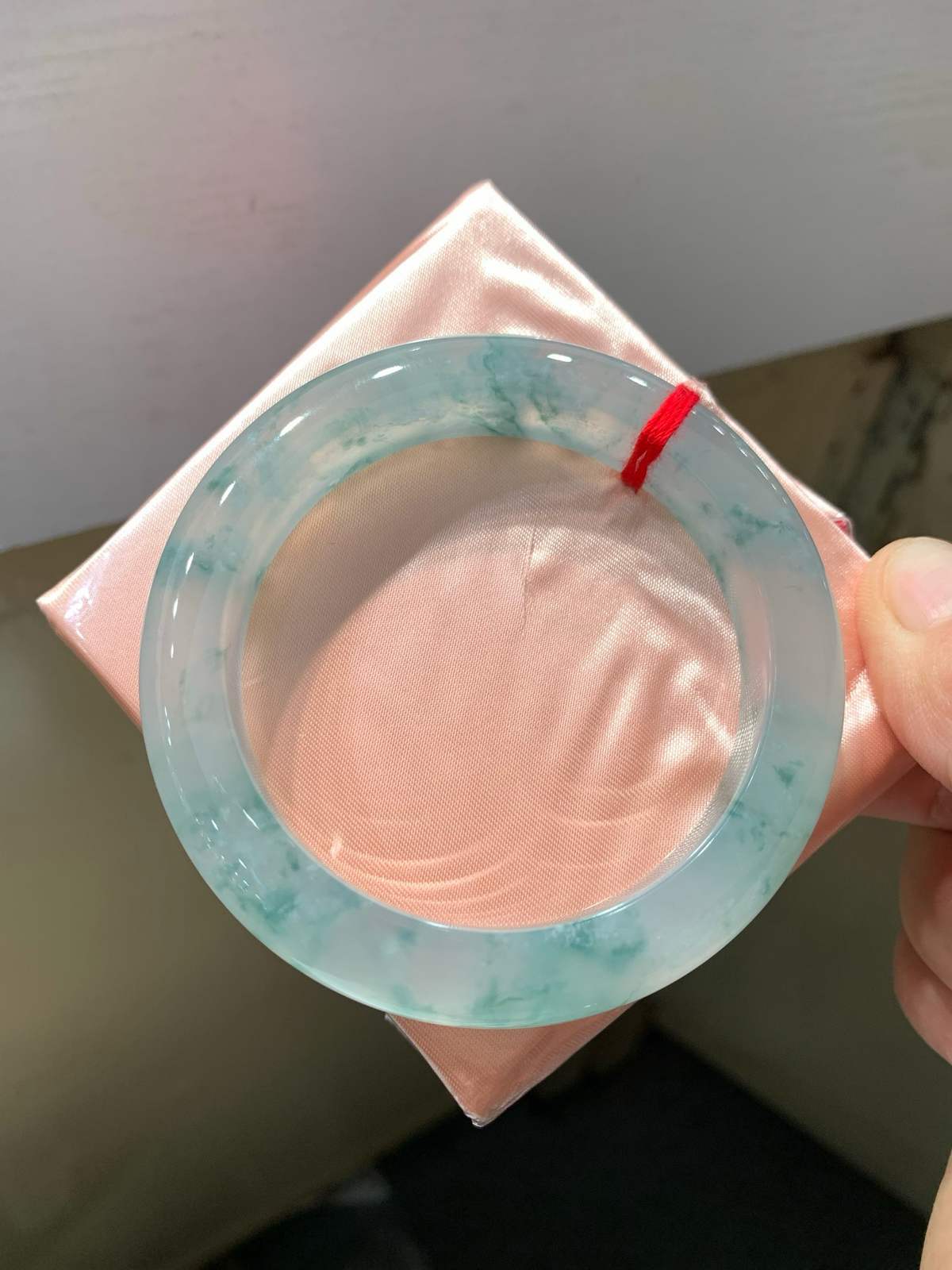 尺寸56.1/11.8/9.7，冰飘花手镯
水润细腻 起光  清新