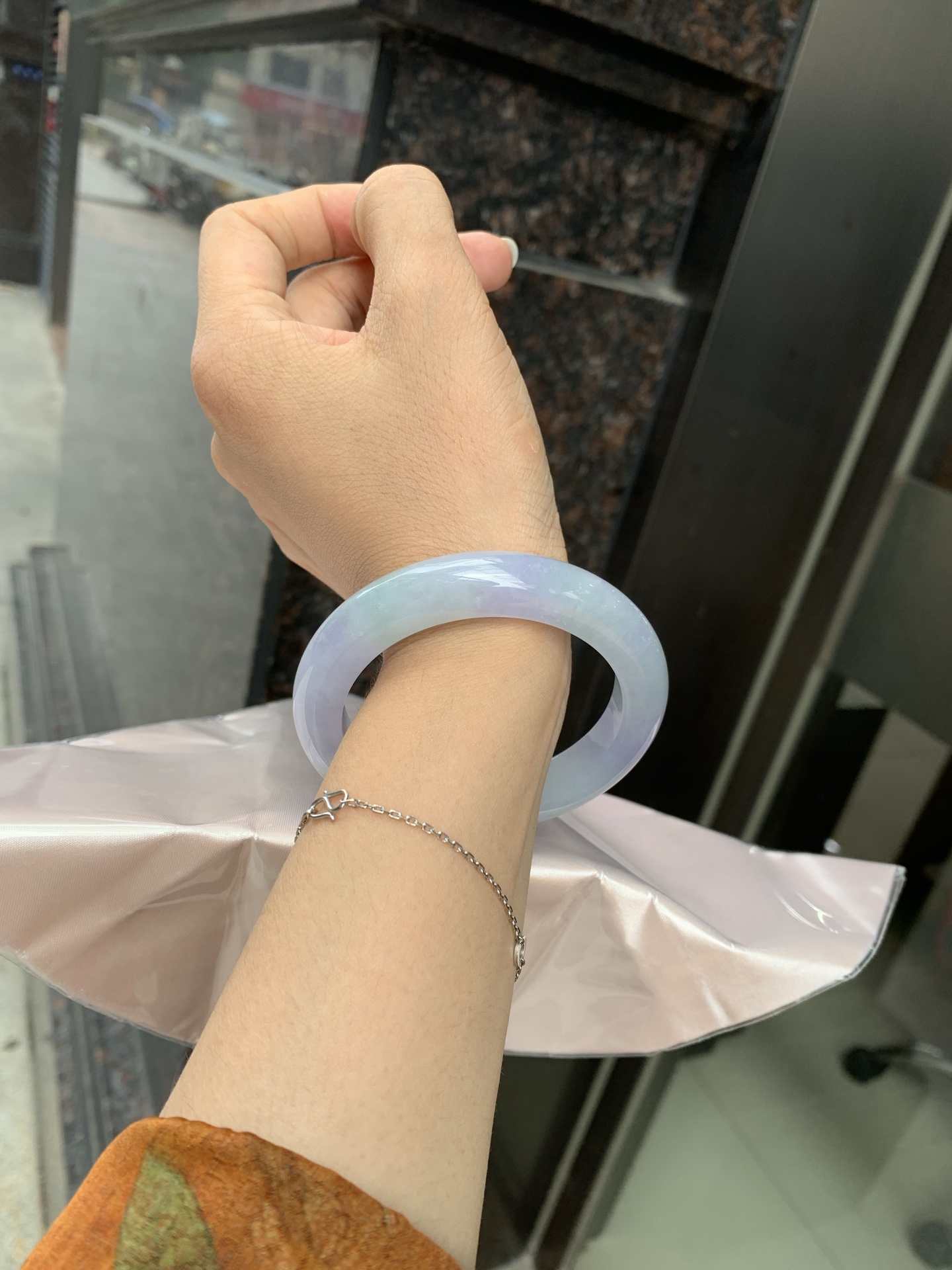 春彩正圈 56-9.3-11.3 0621-N930-3 打灯棉线，底妆水润，绿花色碰上梦幻般的春，像是融化了的春天，所有的美好交织在一起，让人心生宁静而淡淡的欢喜