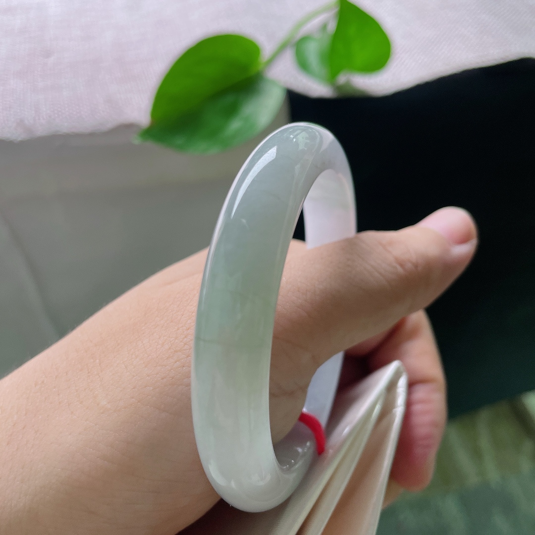 54.6/11.2/8.3，淡绿底正圈，清秀雅致，水头好，种老，干净，色线，ss55210a