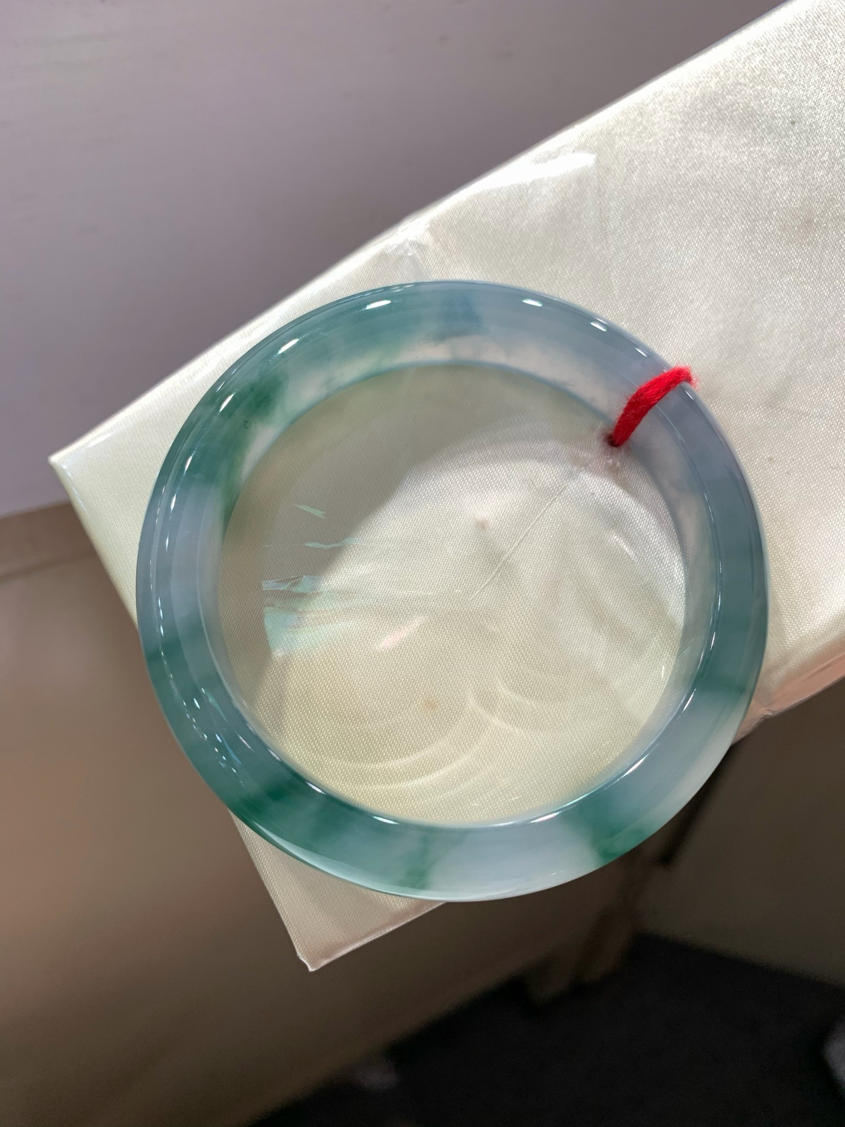 尺寸57.3/12.5/8.4，冰种飘蓝花手镯
冰透水润 种老肉细