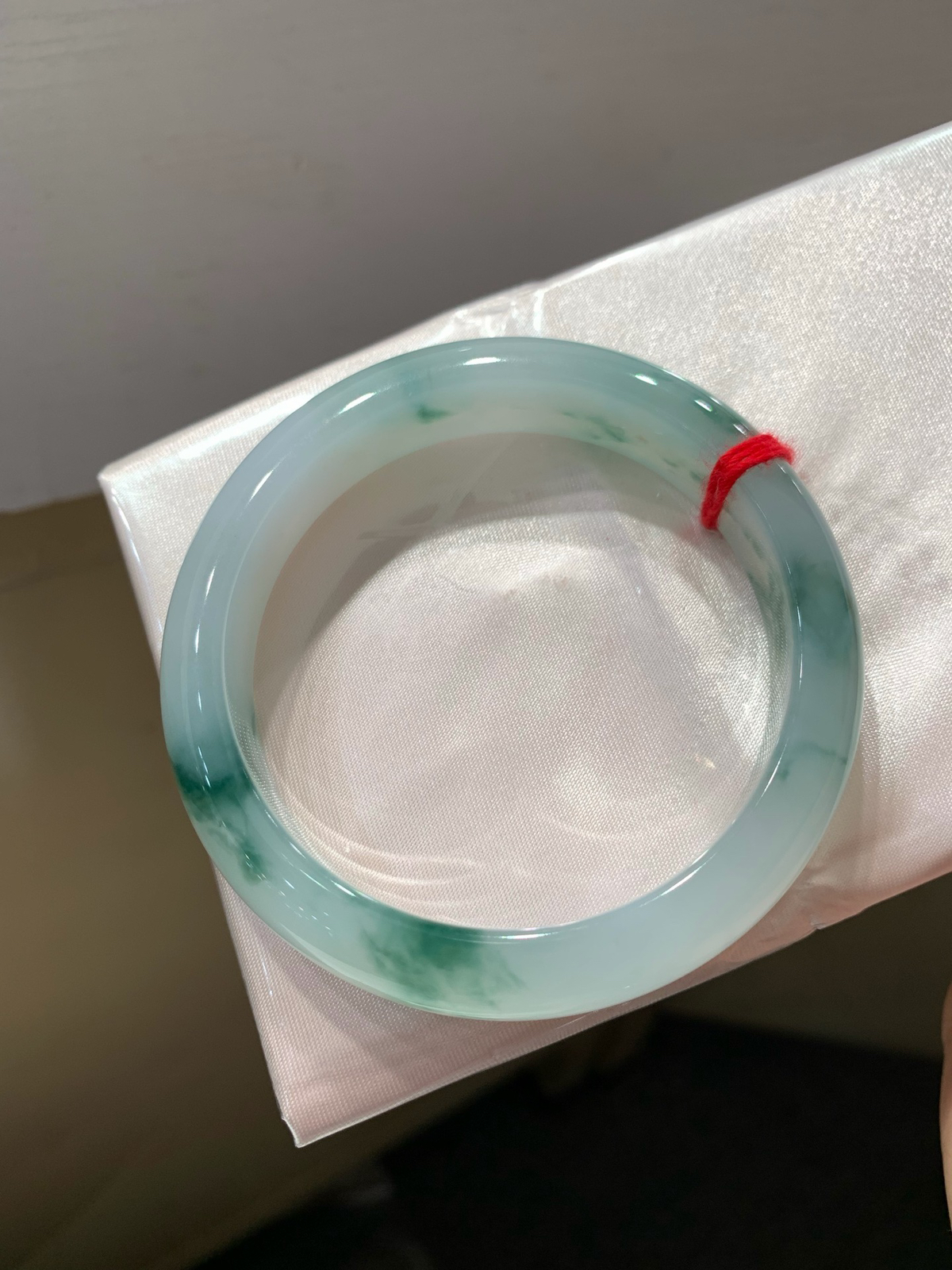 尺寸55.9/12.4/8.2，冰飘花手镯
水润细腻 清新