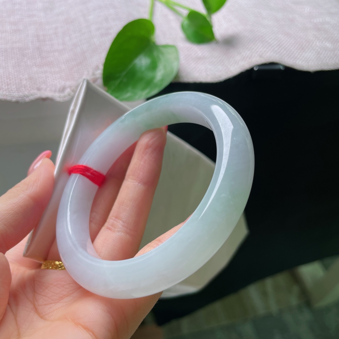 56.4/11/8.7，淡绿底正圈，水头好，种老，一抹深色点缀，简约不简单，有纹，ss55198a