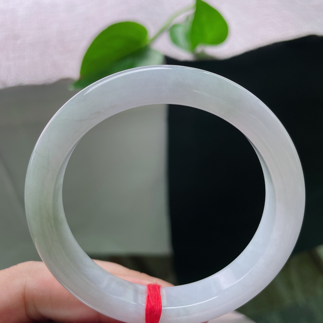 54.6/11.2/8.3，淡绿底正圈，清秀雅致，水头好，种老，干净，色线，ss55210a