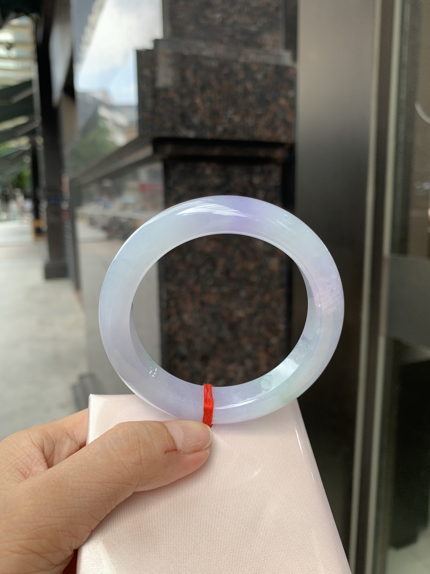 春彩正圈 56-9.3-11.3 0621-N930-3 打灯棉线，底妆水润，绿花色碰上梦幻般的春，像是融化了的春天，所有的美好交织在一起，让人心生宁静而淡淡的欢喜
