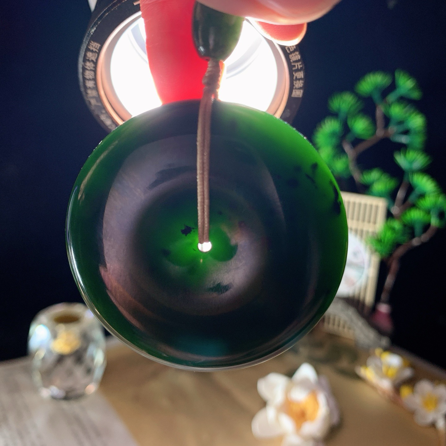 和田玉菠菜绿俄罗斯碧玉平安扣挂件！尺寸50/12重68克 玉质细腻油润 底色纯净 脂粉好，品质好。lt260620
