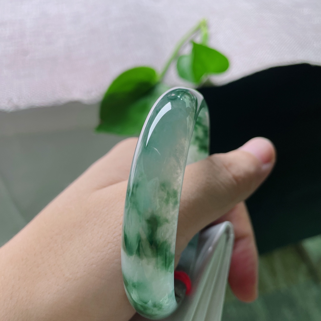 58.7/13.1/5.8，飘花正圈，水润，冰感好，贵气，优雅，灵动雅致，无裂，ss55177a