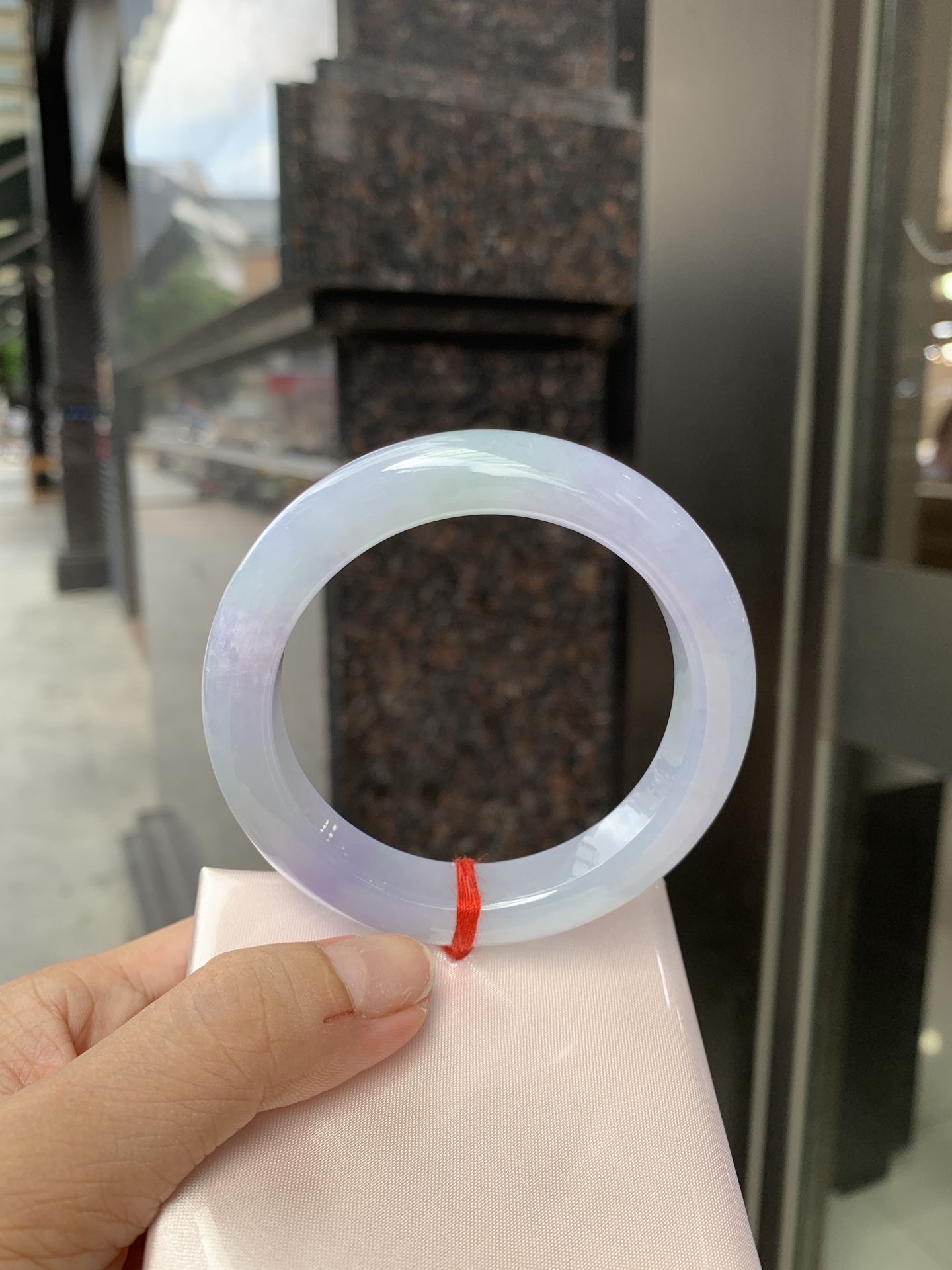 春彩正圈 56-9.3-11.3 0621-N930-3 打灯棉线，底妆水润，绿花色碰上梦幻般的春，像是融化了的春天，所有的美好交织在一起，让人心生宁静而淡淡的欢喜