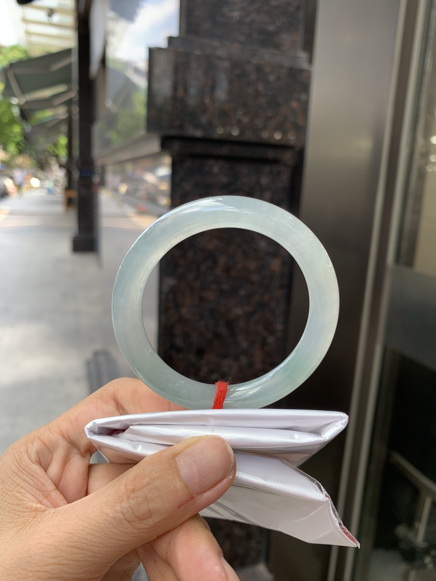 淡晴美人条 51.2-8.3-8.8 0621-65-14131 打灯长纹，底妆胶润，清爽耐看的均匀晴底，夏季美好的冰凉感，时而晴而晴蓝，随光线变化如梦如幻。