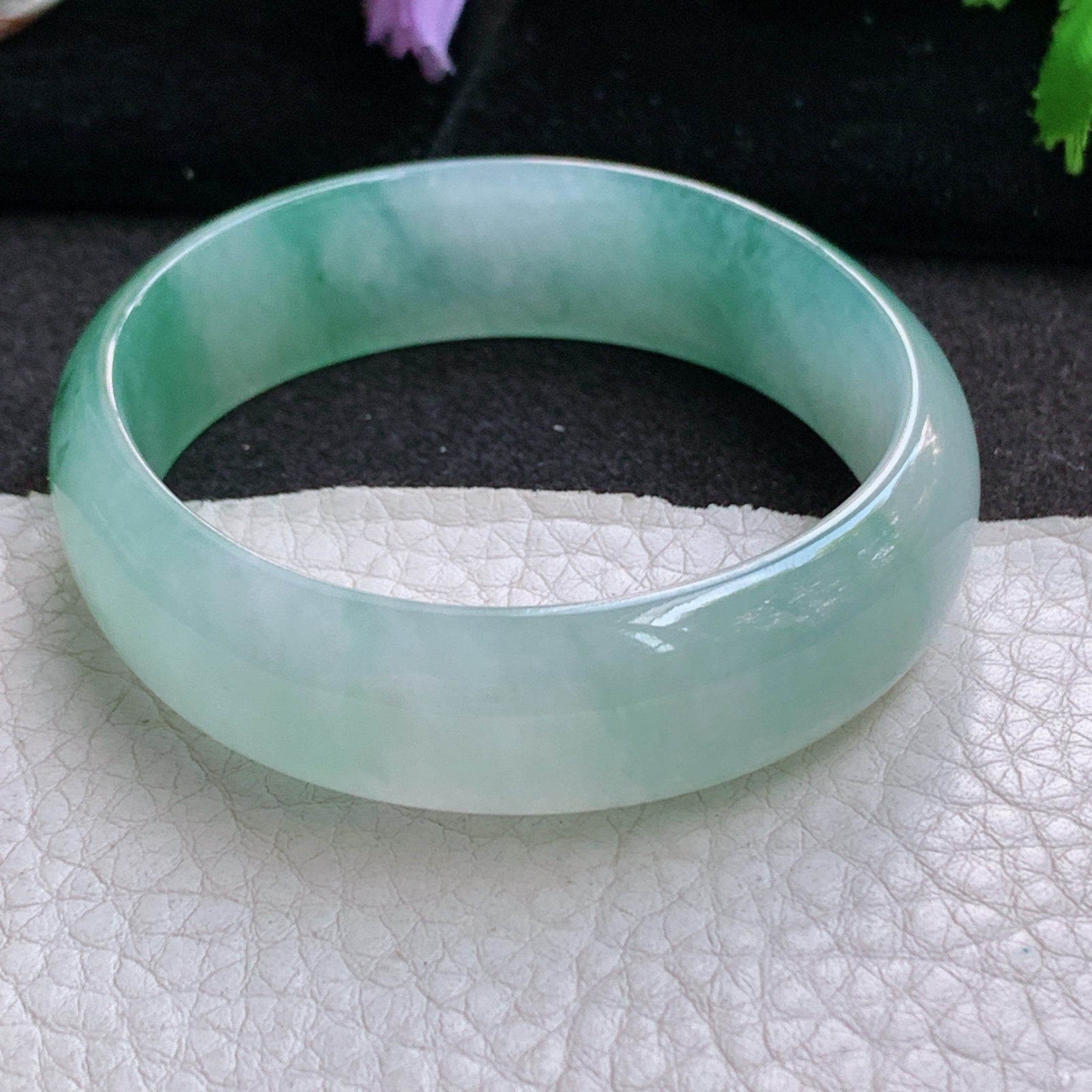 js实拍55*51*14.8*6贵妃镯 缅甸翡翠a货玉手镯 冰飘花宽边蛋形玉手环