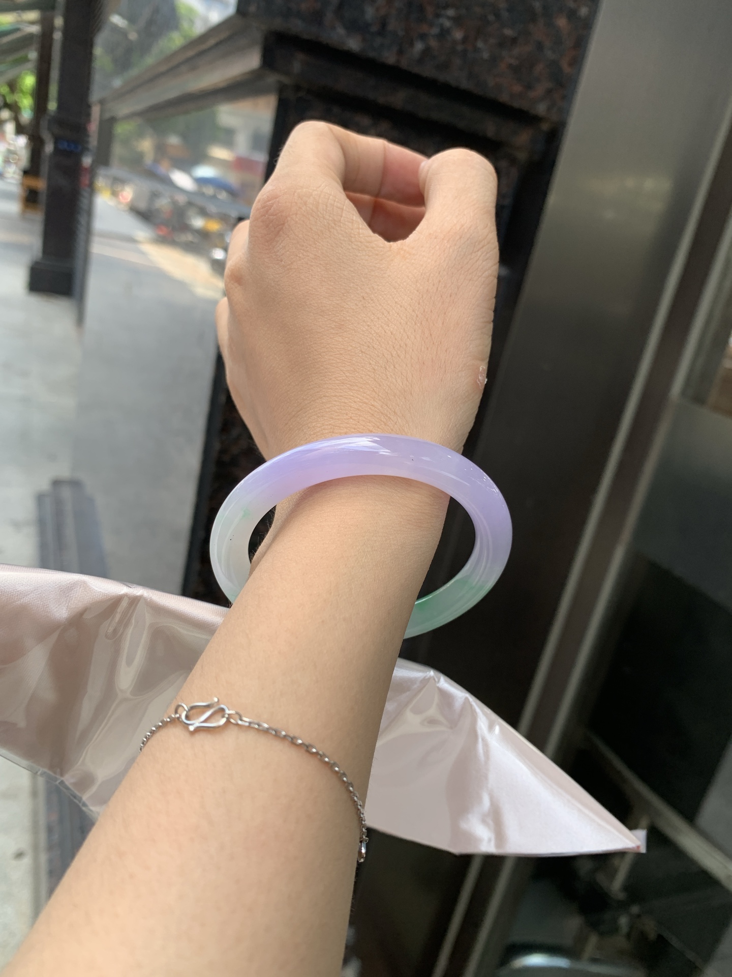 阳绿春彩美人条 54-8.4-7.7 0621-65-13763 打灯细纹，烟雨入春俏，彩祥出云端，阳绿碰上梦幻的春，半山半水特色春彩，像是融化了春天，所有美好交织在一起，上手贵气显眼。